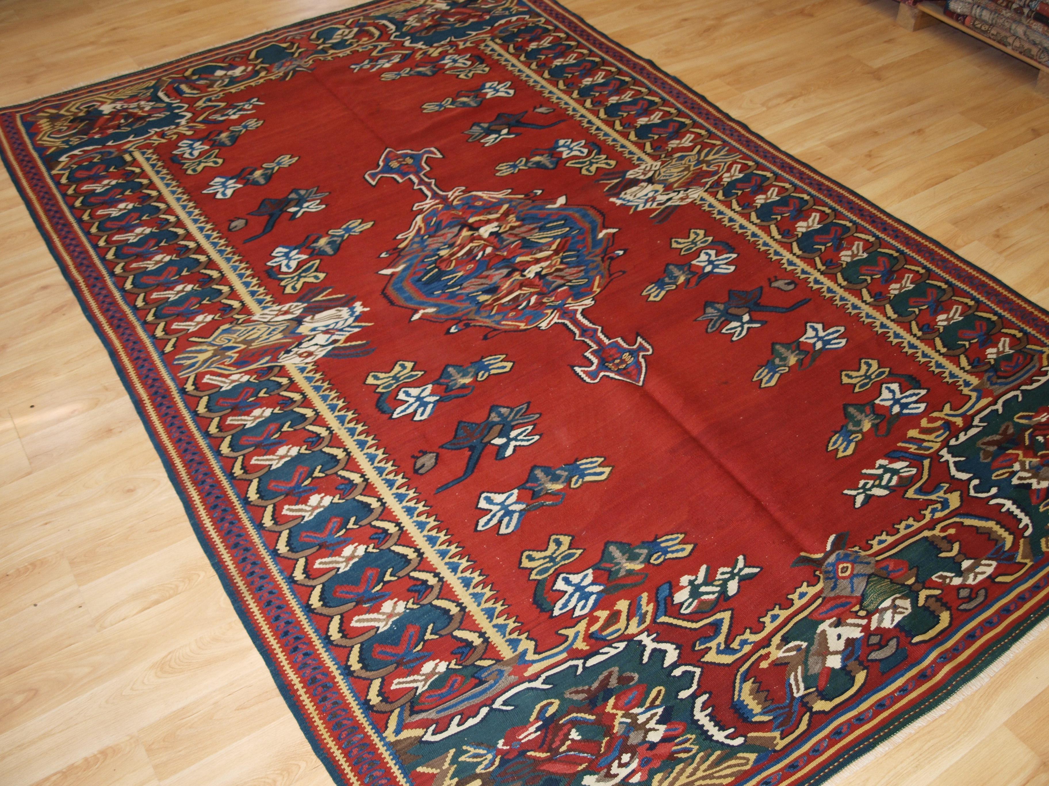 Persischer Bijar-Kelim aus der Region Persien mit französischem, beeinflusstem Blumendesign (19. Jahrhundert) im Angebot