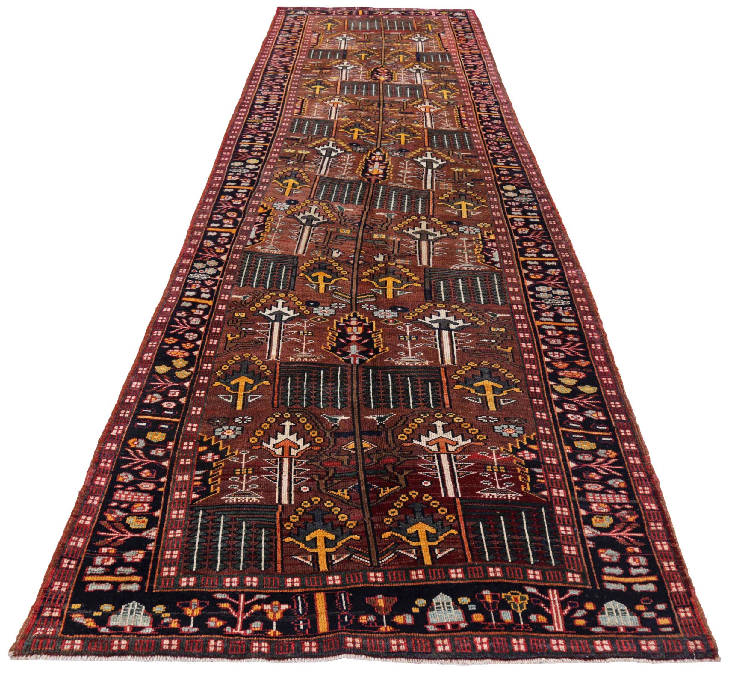 Scopri l'eleganza del tappeto persiano Bijar, caratterizzato da Runner Rug di CIRCA 1880. Progettato con lana e avorio, blu navy e giallo rosso, questo design esclusivo è perfetto per valorizzare il tuo spazio.