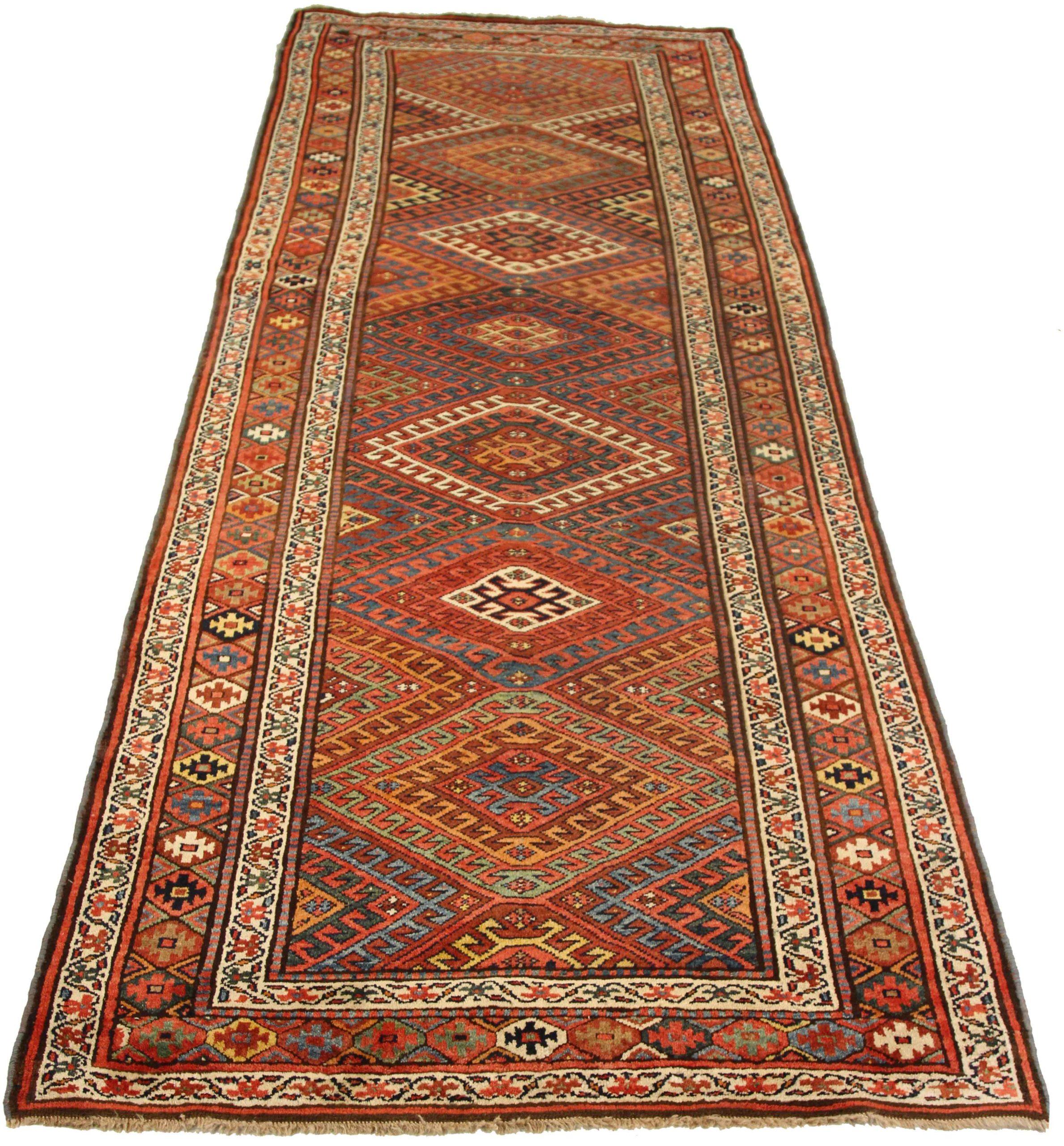 Scopri l'eleganza del tappeto persiano Bijar. Progettato con una meticolosa attenzione ai dettagli, questo design esclusivo è perfetto per valorizzare il tuo spazio.