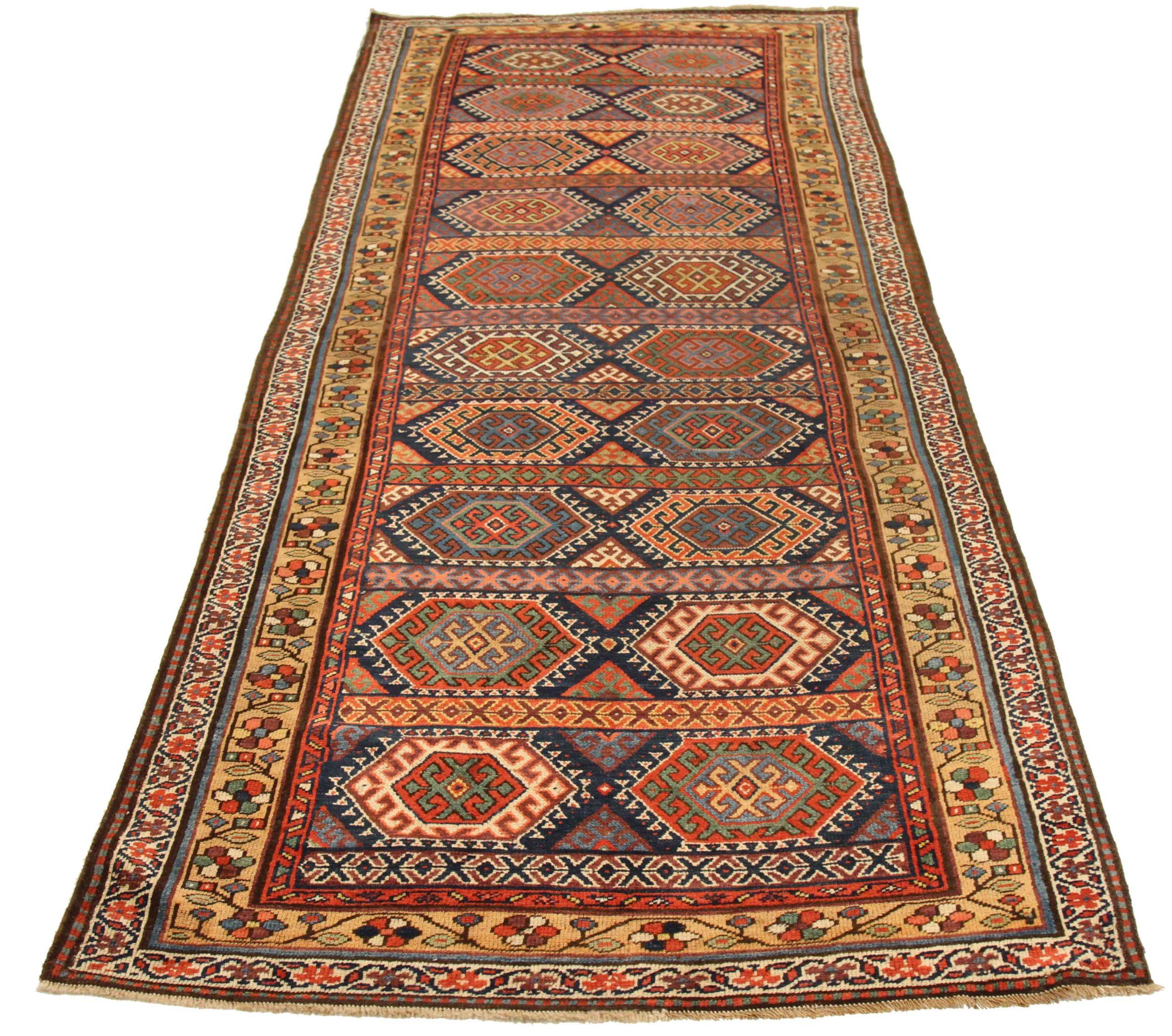 Scopri l'eleganza del tappeto persiano Bijar. Progettato con una meticolosa attenzione ai dettagli, questo design esclusivo è perfetto per valorizzare il tuo spazio.