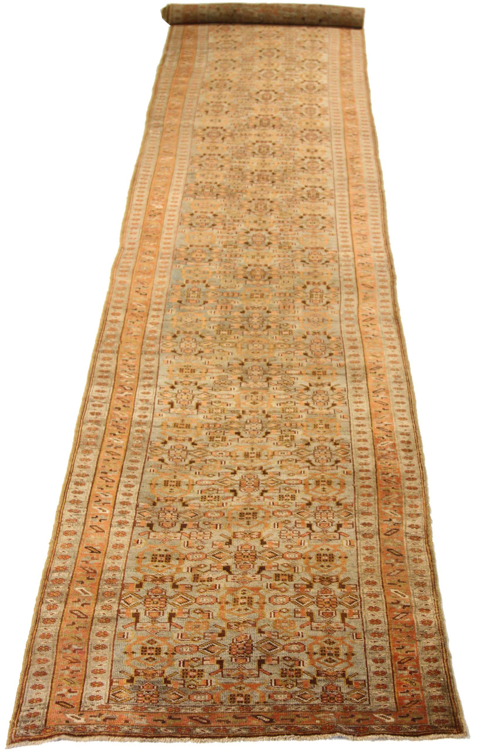 Entdecken Sie die Eleganz des persischen Teppichs Bijar mit seinen Läufern. Dieses exklusive Design, das mit viel Liebe zum Detail entworfen wurde, ist perfekt, um Ihren Raum zu verschönern.