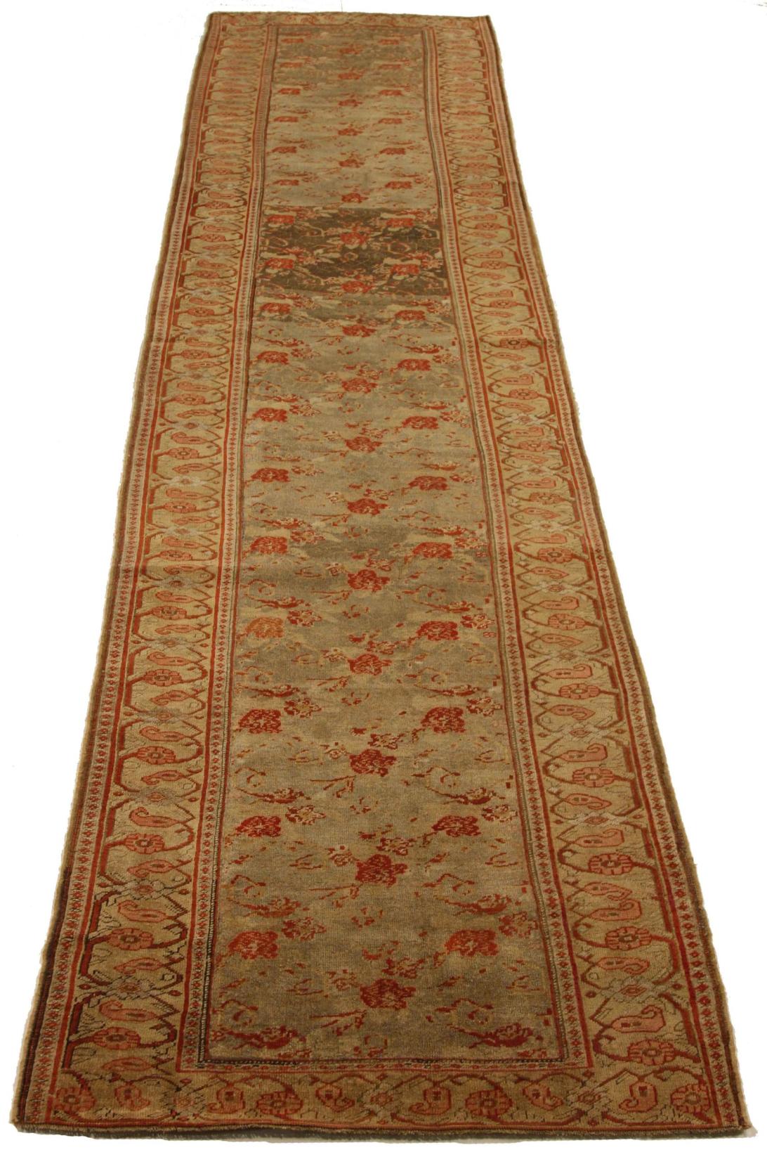 Entdecken Sie die Eleganz des persischen Teppichs Bijar mit seinen Läufern. Dieses exklusive Design, das mit viel Liebe zum Detail entworfen wurde, ist perfekt, um Ihren Raum zu verschönern.
