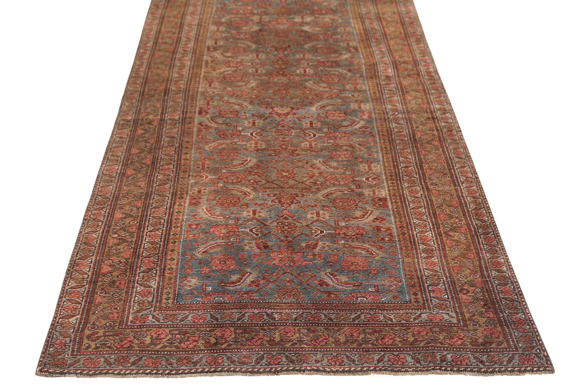 Scopri l'eleganza del tappeto persiano Bijar, caratterizzato da Runner Rug di CIRCA 1910. Progettato con lana e blu, questo design esclusivo è perfetto per valorizzare il tuo spazio.