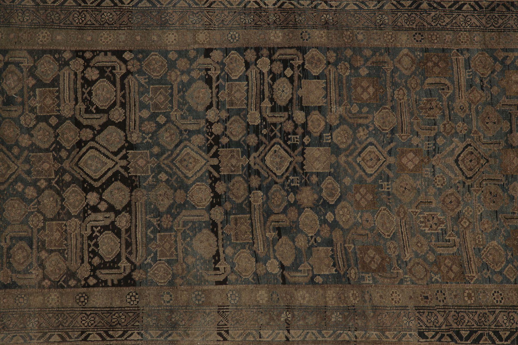 Scopri l'eleganza del tappeto persiano Bijar, caratterizzato da Runner Rug di CIRCA 1910. Progettato con Lana e Marrone-Taupe, questo design esclusivo è perfetto per valorizzare il tuo spazio.