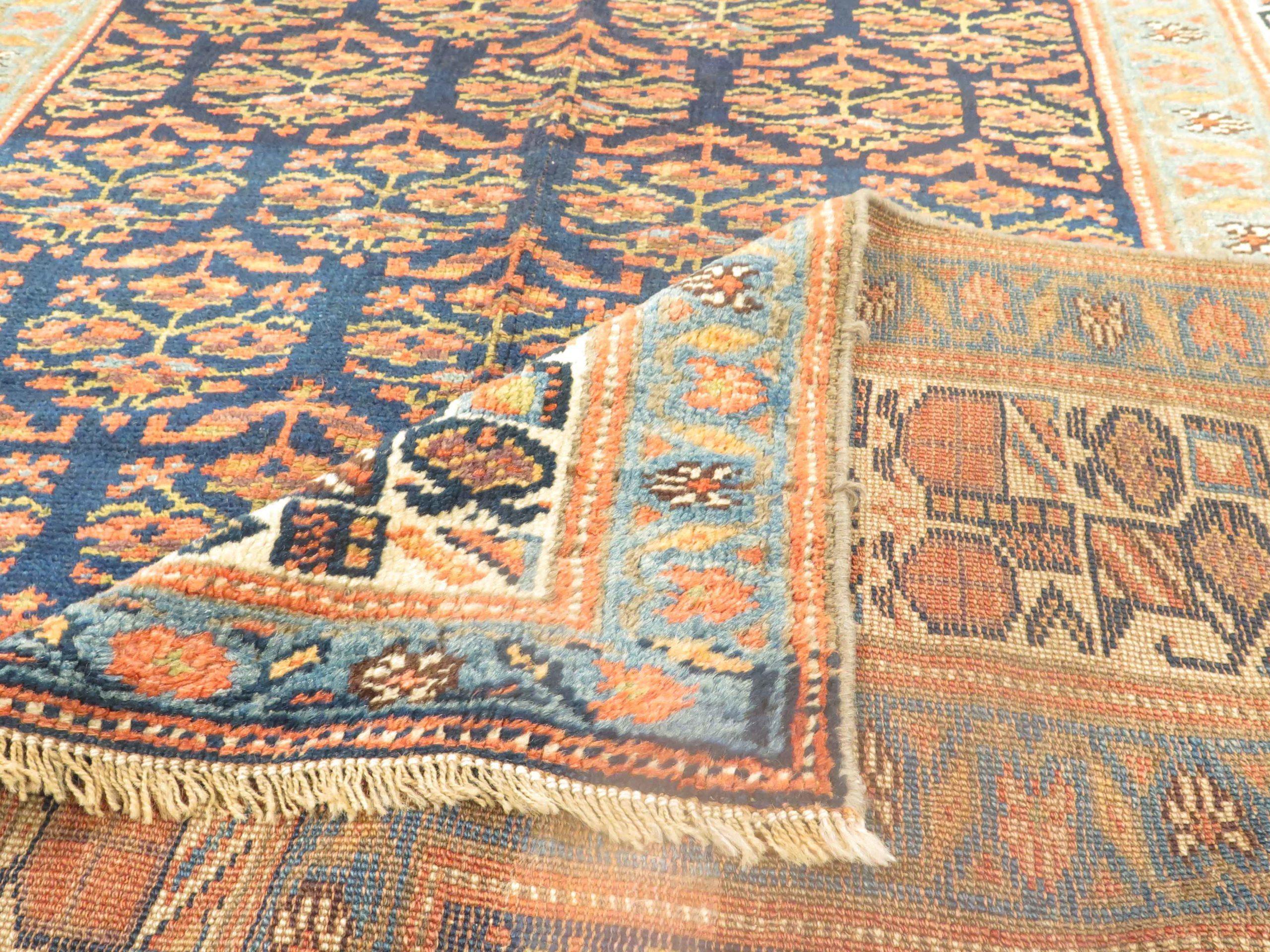 Persian Bijar Small Rug - Wool Blue Ivory Navy Blue 10330 In Excellent Condition For Sale In Dallas, TX