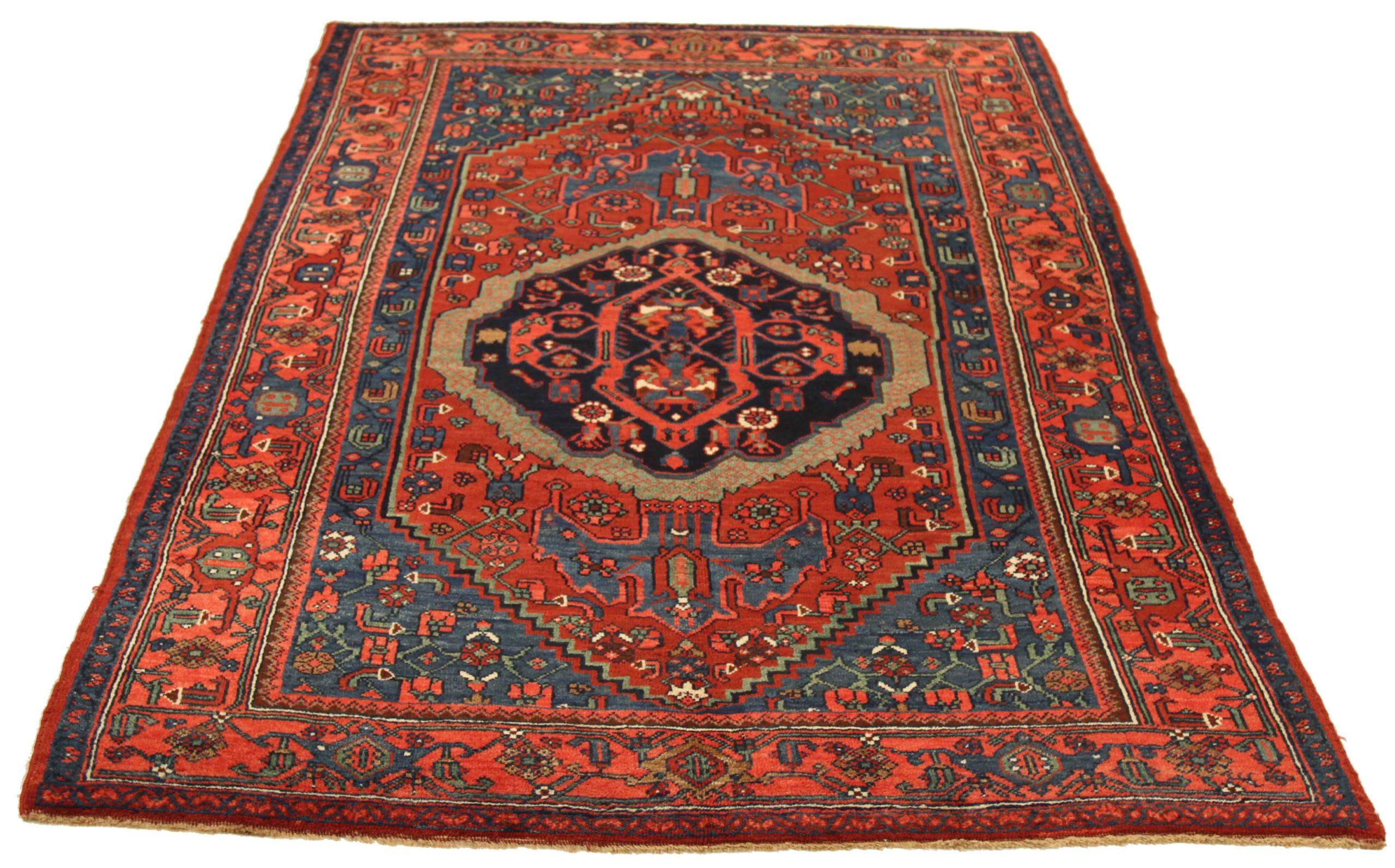 Entdecken Sie die Eleganz des persischen Bijar mit dem kleinen Teppich von ca. 1880. Dieses exklusive Design aus Wolle und BlauMarineblauRot ist perfekt, um Ihren Raum aufzuwerten.