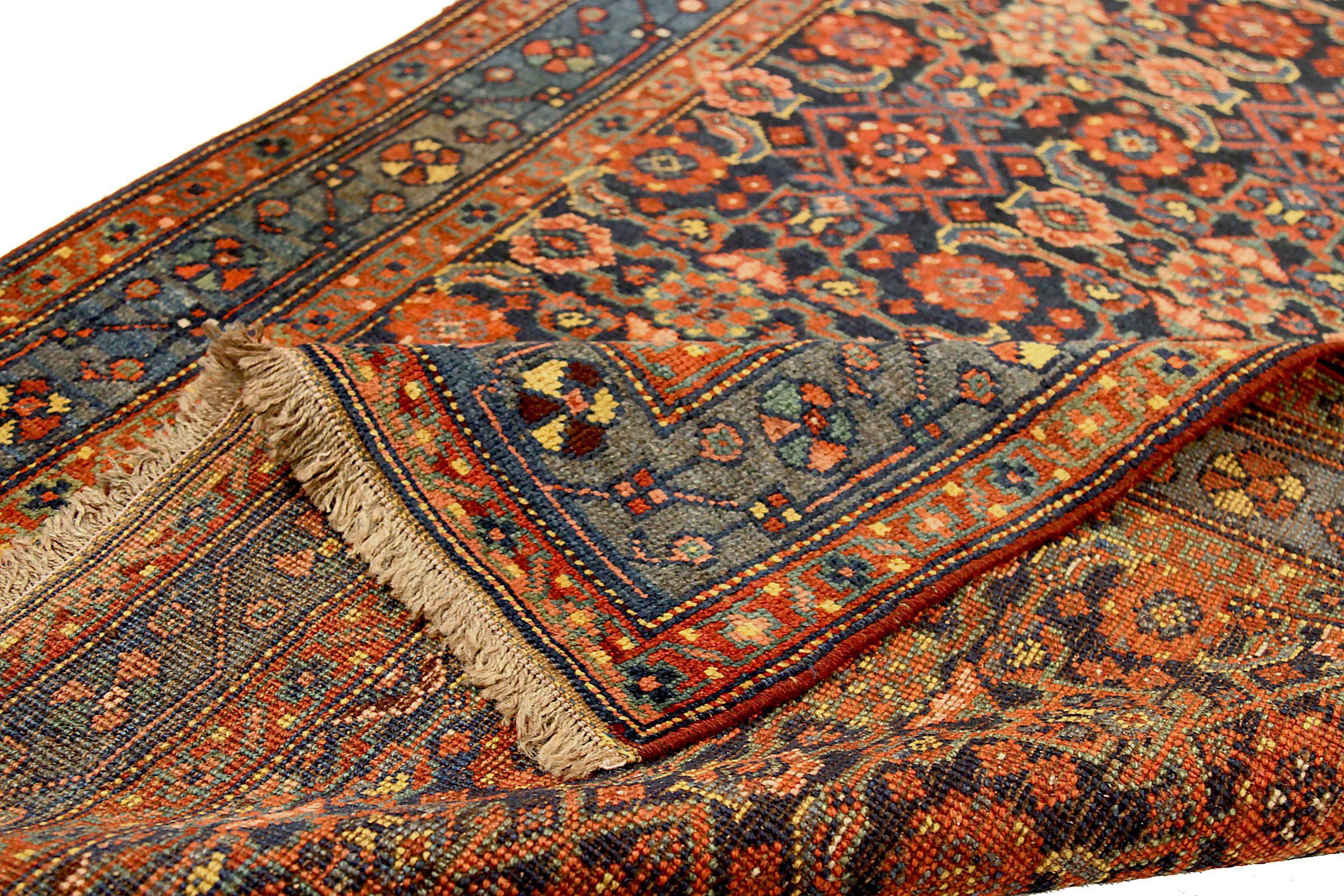 Persian Bijar Small Rug - Wool Blue Navy Blue Red 71192 In Excellent Condition For Sale In Dallas, TX