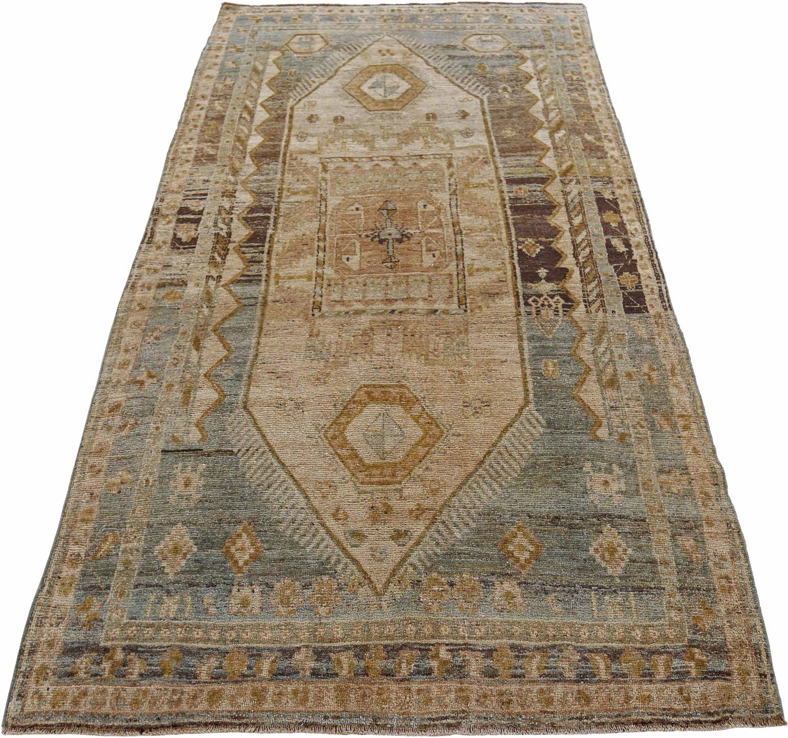 Entdecken Sie die Eleganz des persischen Bijar mit dem kleinen Teppich von ca. 1880. Dieses exklusive Design aus Wolle und BraunGrauElfenbein ist perfekt, um Ihren Raum zu verschönern.