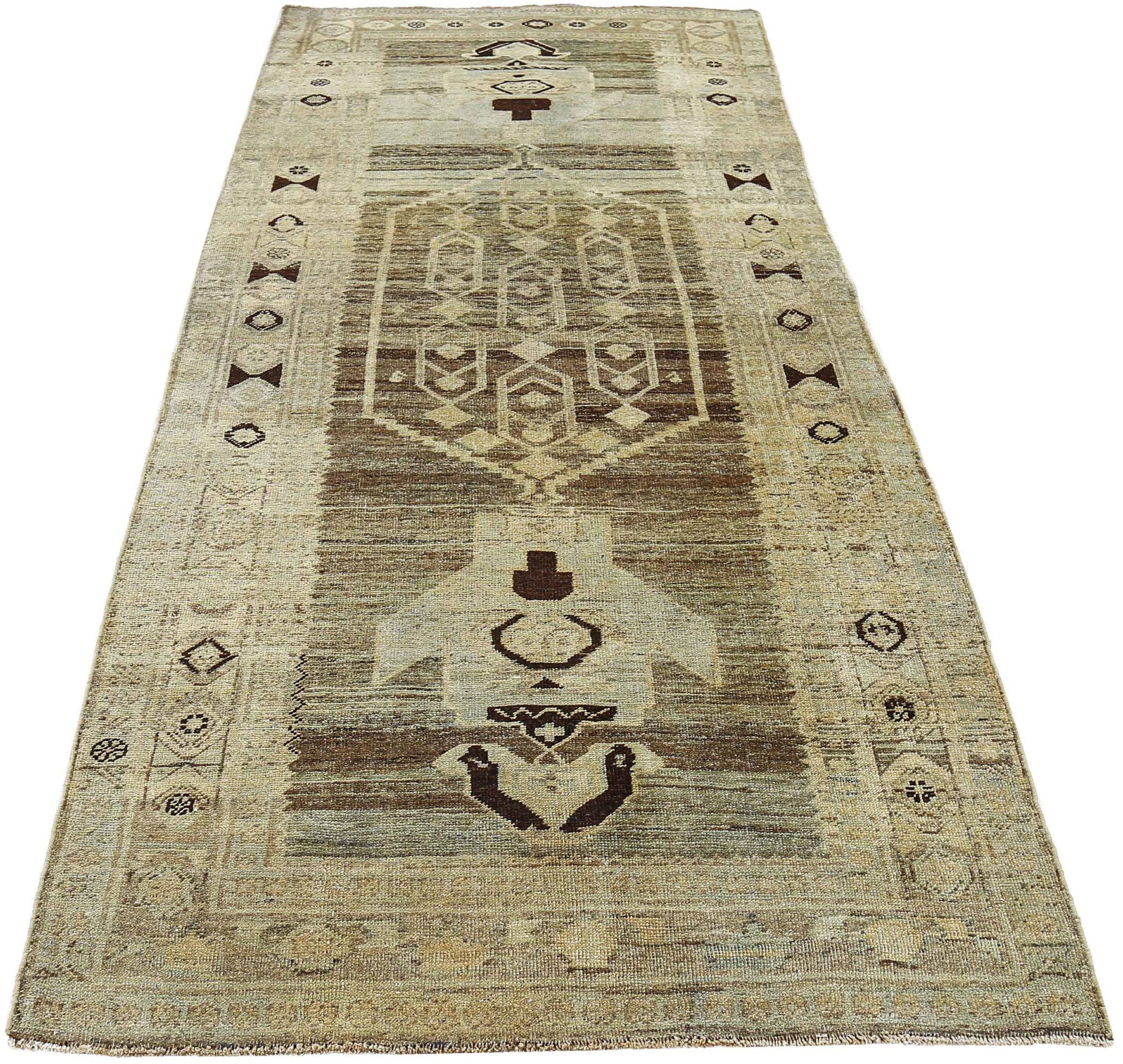 Entdecken Sie die Eleganz des persischen Bijar mit dem kleinen Teppich von ca. 1880. Dieses exklusive Design aus Wolle und Braun-Elfenbein ist perfekt, um Ihren Raum zu verschönern.