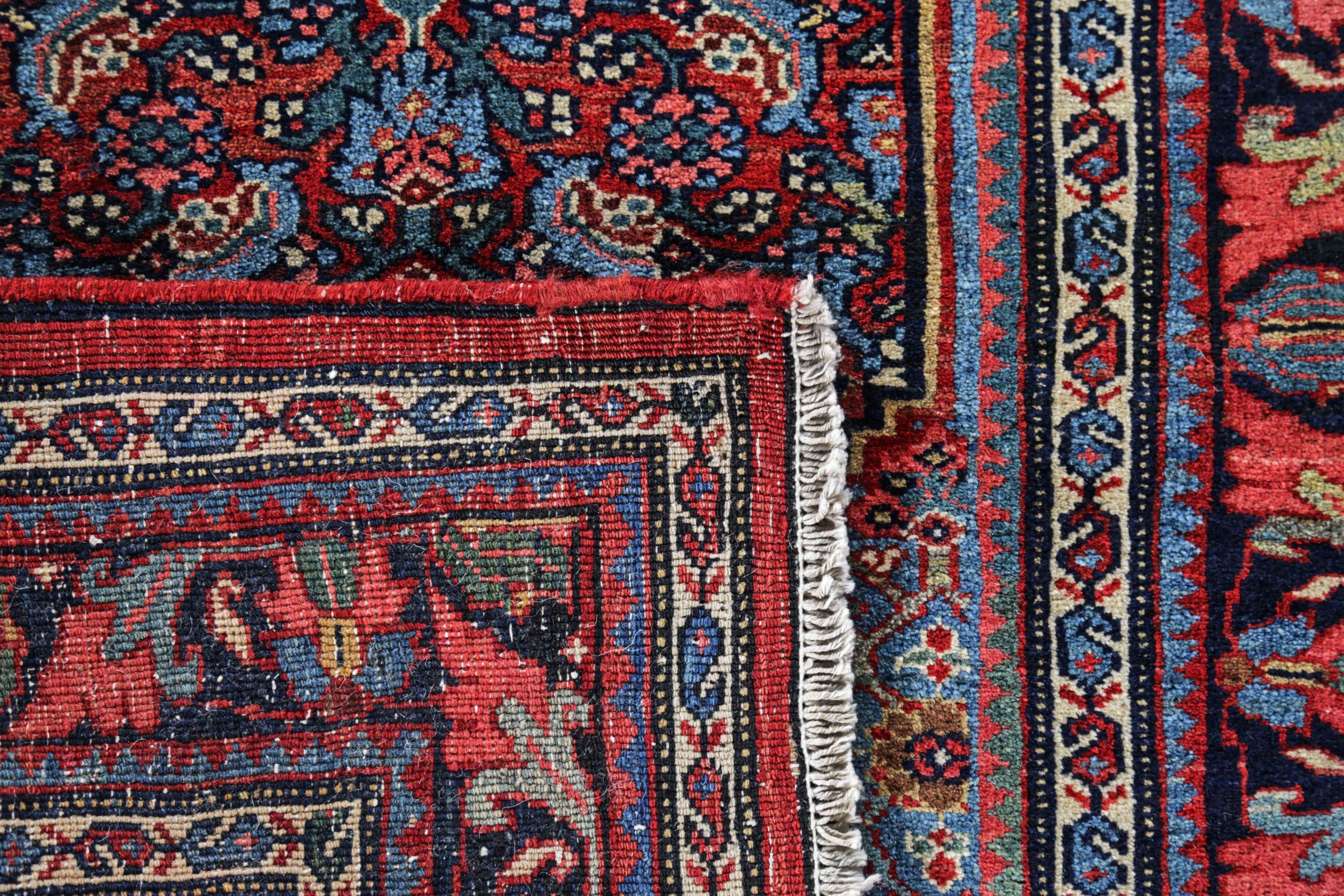 20ième siècle Petit tapis persan Bijar datant d'environ 1910 - Motif en laine bleu marine bleu rose rouge - 91175 en vente