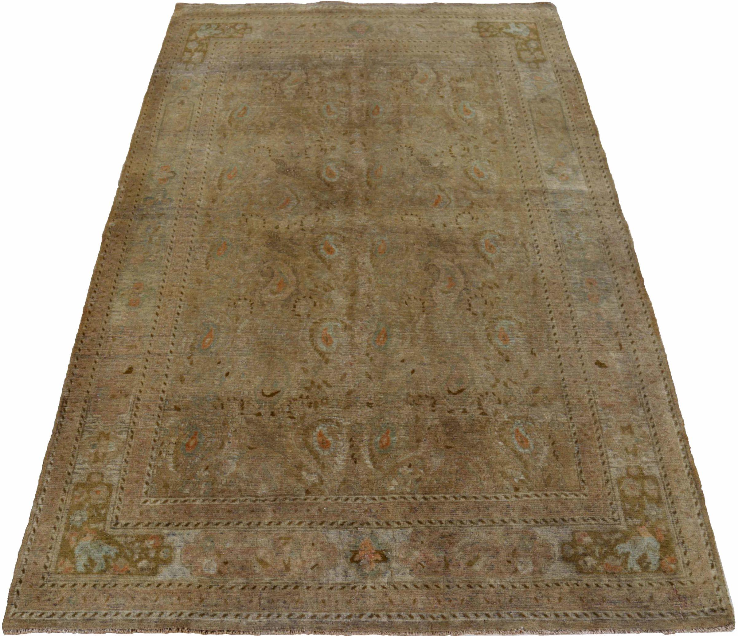 Entdecken Sie die Eleganz des persischen Bijar mit dem kleinen Teppich von ca. 1910. Dieses exklusive Design aus Wolle und Braun-Elfenbein-Taupe ist perfekt, um Ihren Raum zu verschönern.