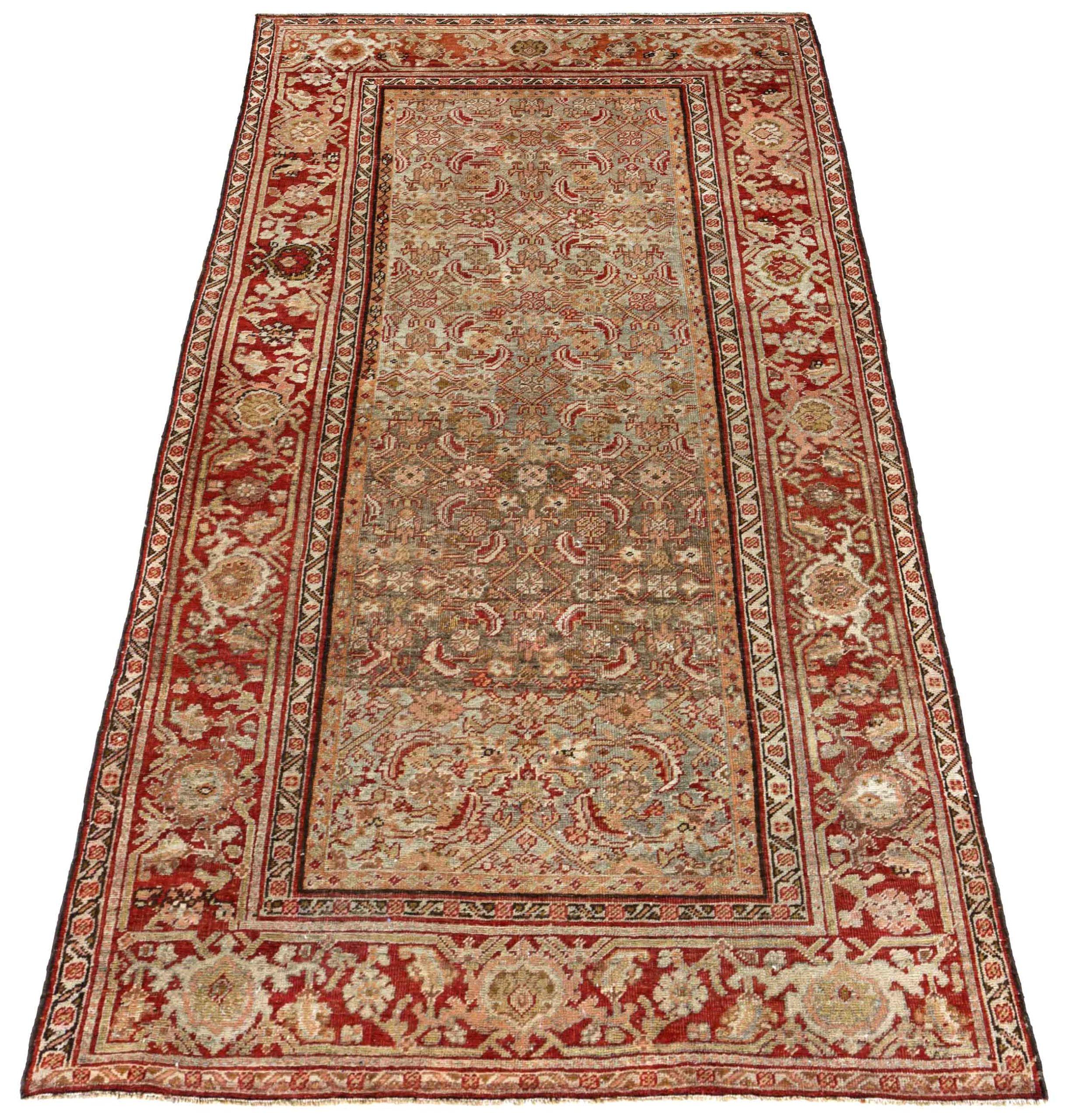 Scopri l'eleganza del tappeto persiano Bijar di piccole dimensioni del 1910 circa. Progettato con lana e avorio, questo design esclusivo è perfetto per valorizzare il tuo spazio.