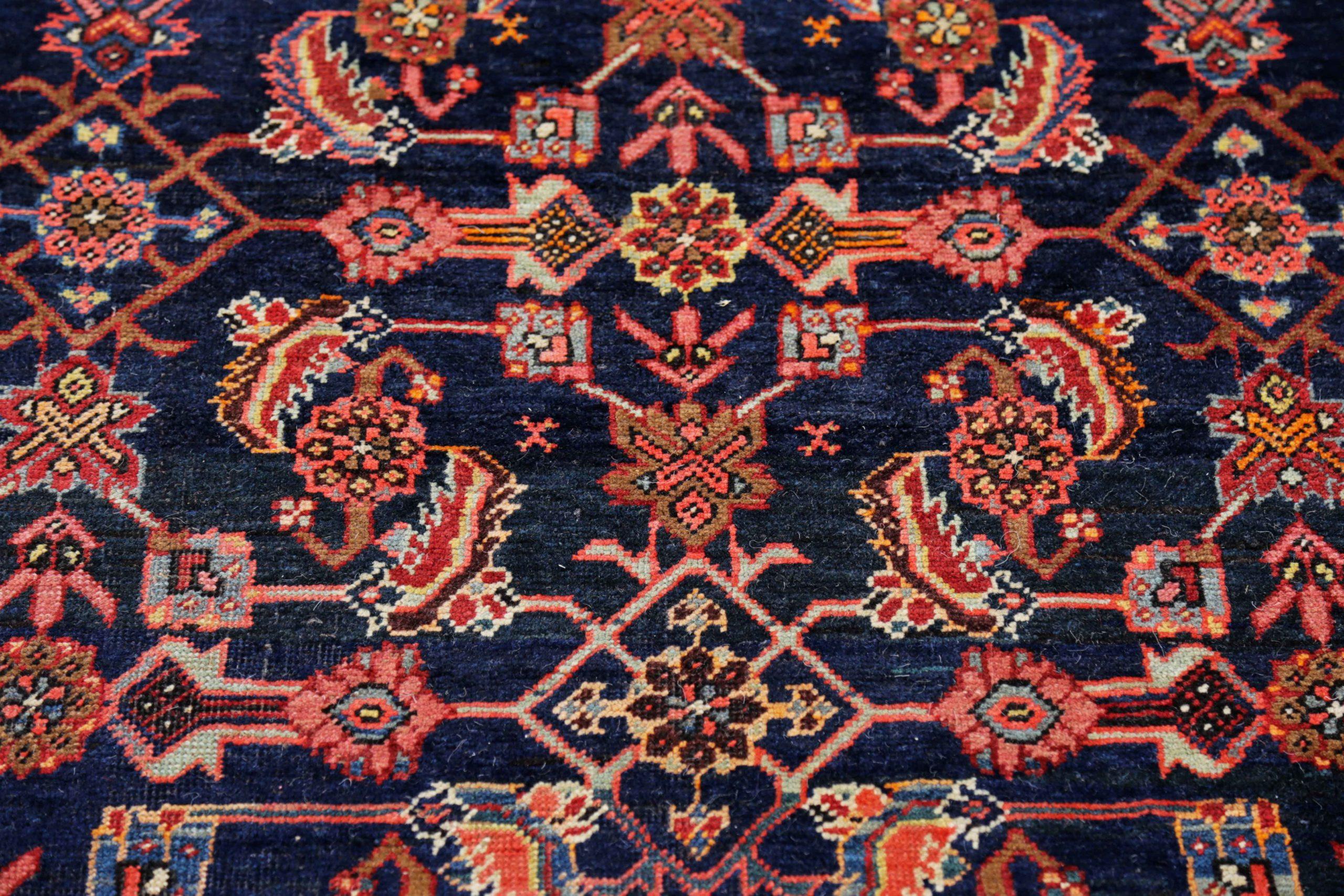 Persischer Bijar Kleiner Teppich Circa 1910 - Wolle Elfenbein Marineblau Blau Rot Design - 91281 im Zustand „Hervorragend“ im Angebot in Dallas, TX