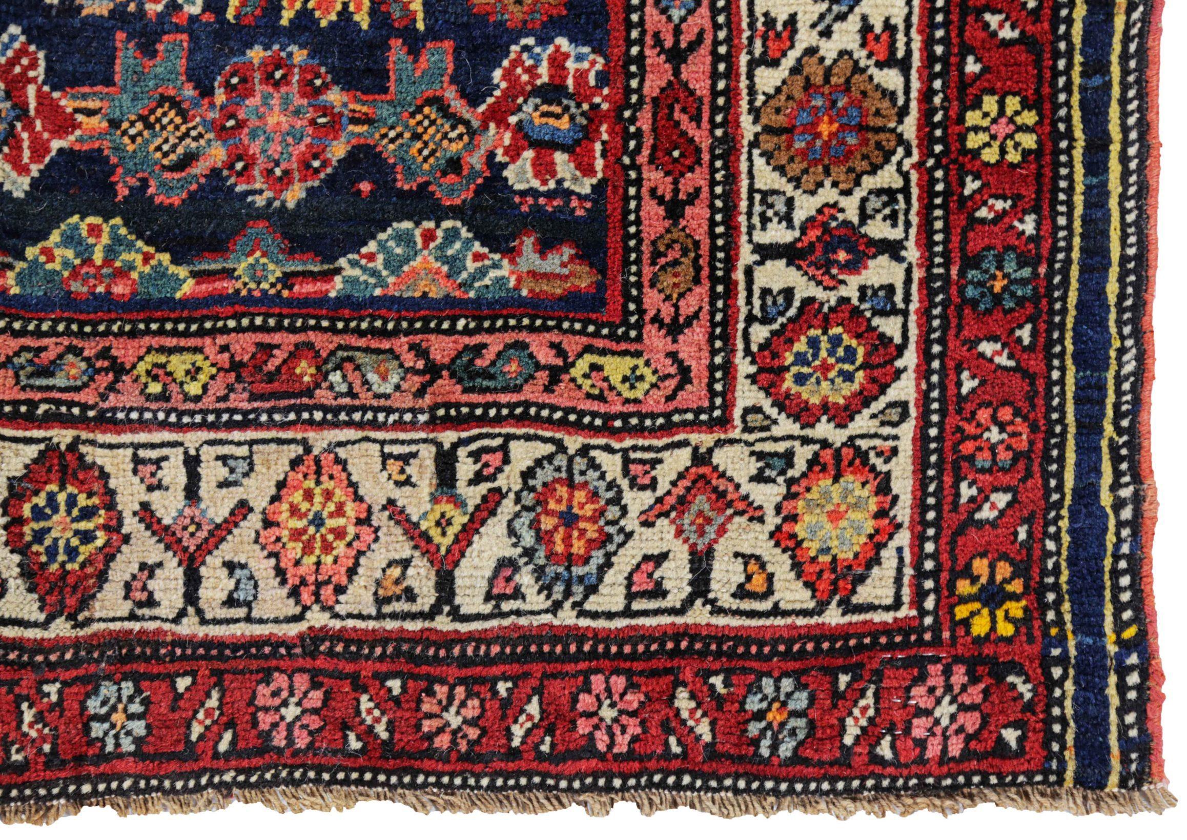 Persischer Bijar Kleiner Teppich Circa 1910 - Wolle Elfenbein Marineblau Blau Rot Design - 91281 (20. Jahrhundert) im Angebot