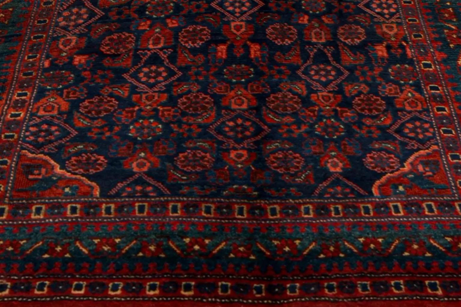 Persian Bijar Small Rug Circa 1910 -  Navy Blue Red Yellow In Excellent Condition For Sale In Dallas, TX