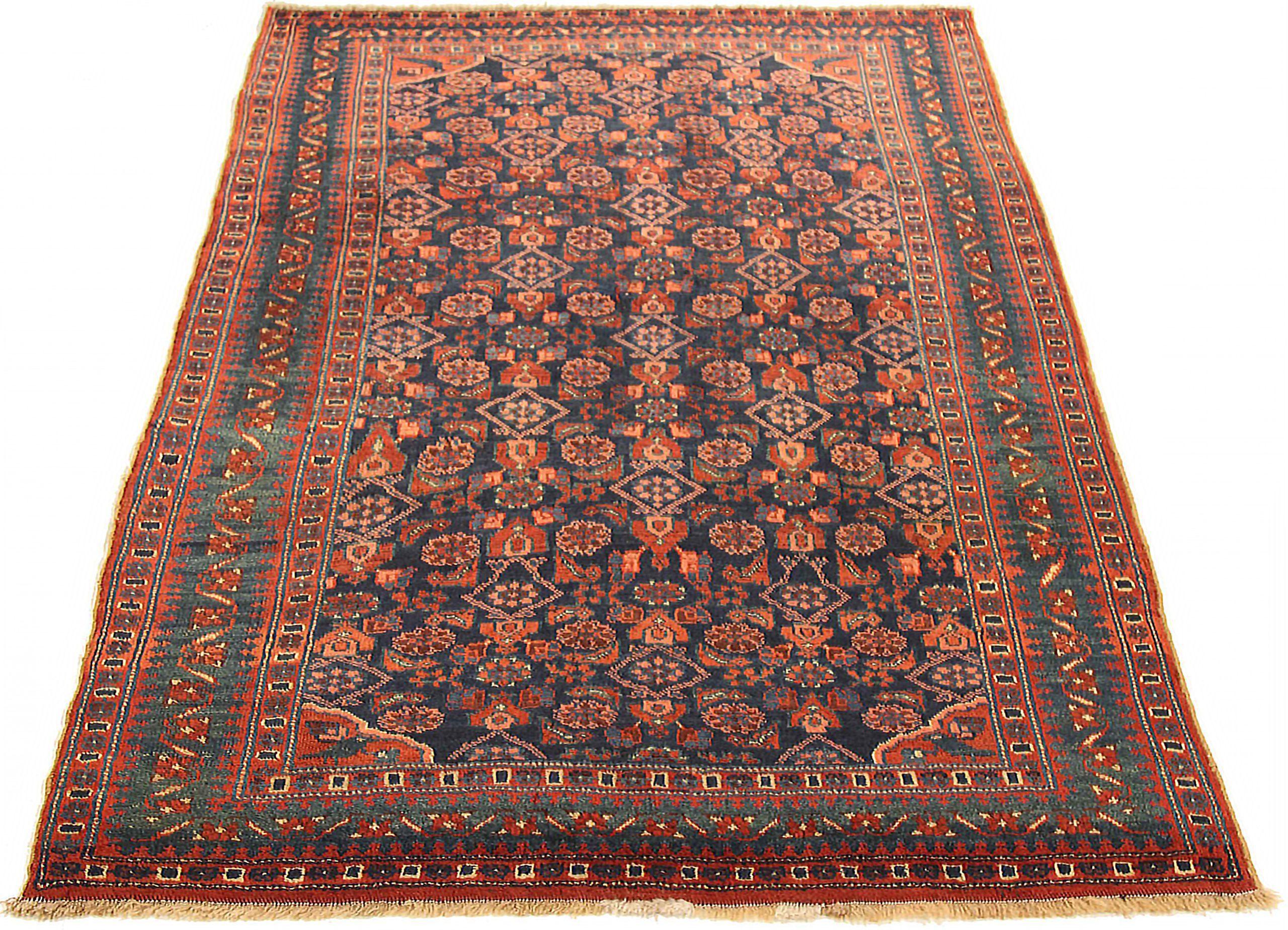 Entdecken Sie die Eleganz des persischen Bijar mit dem kleinen Teppich von ca. 1910. Dieses exklusive Design aus Wolle und MarineblauRotGelb ist perfekt, um Ihren Raum zu verschönern.