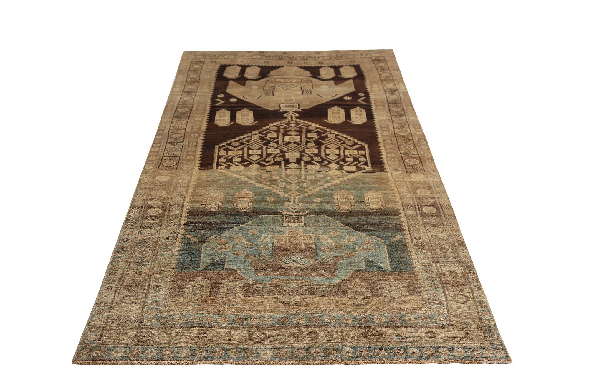 Entdecken Sie die Eleganz des persischen Bijar mit dem kleinen Teppich von ca. 1880. Dieses exklusive Design aus Wolle und BlueBrown ist perfekt, um Ihren Raum zu verschönern.