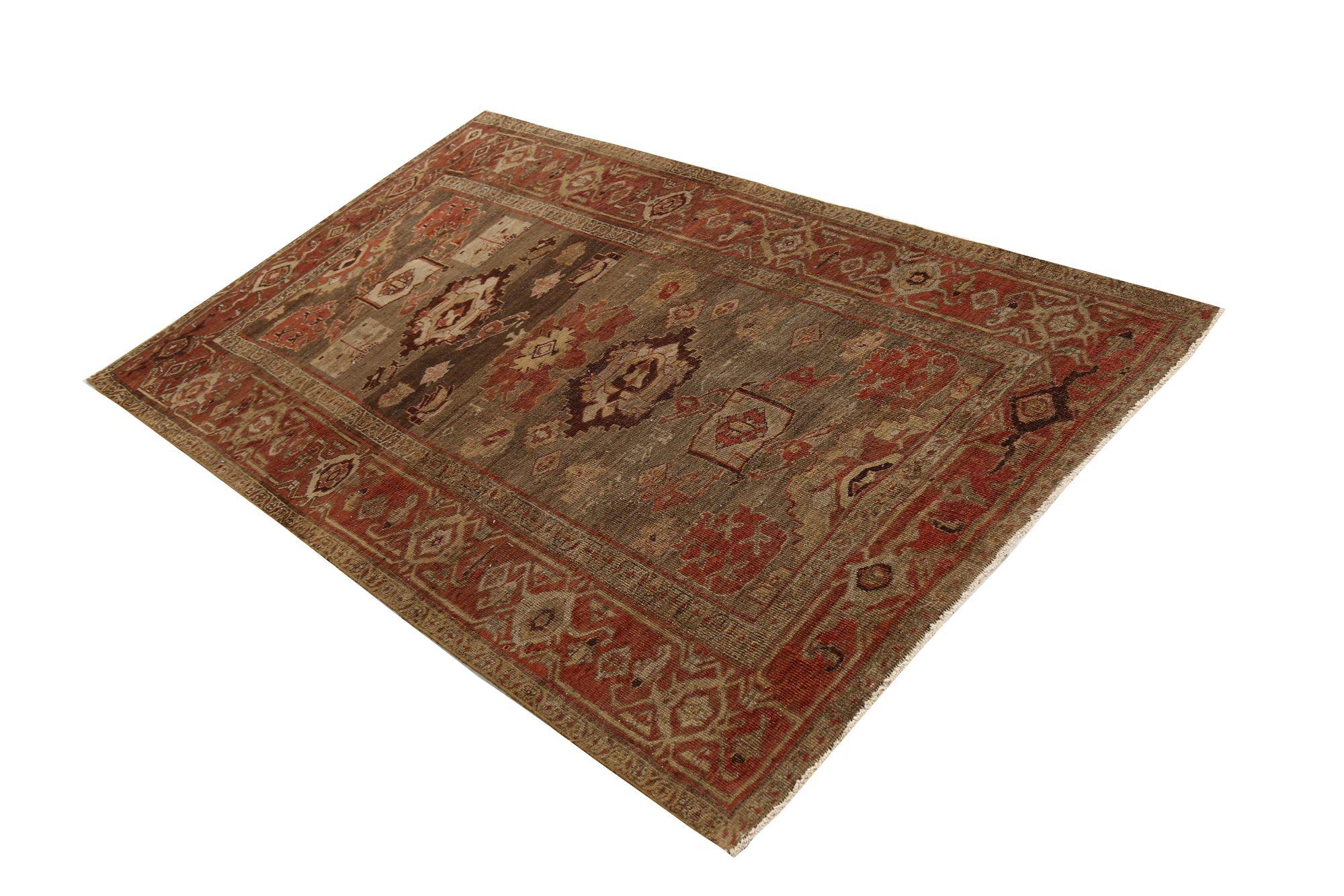 Entdecken Sie die Eleganz des persischen Bijar mit dem kleinen Teppich von ca. 1880. Dieses exklusive Design aus Wolle und Braunrot ist perfekt, um Ihren Raum zu verschönern.
