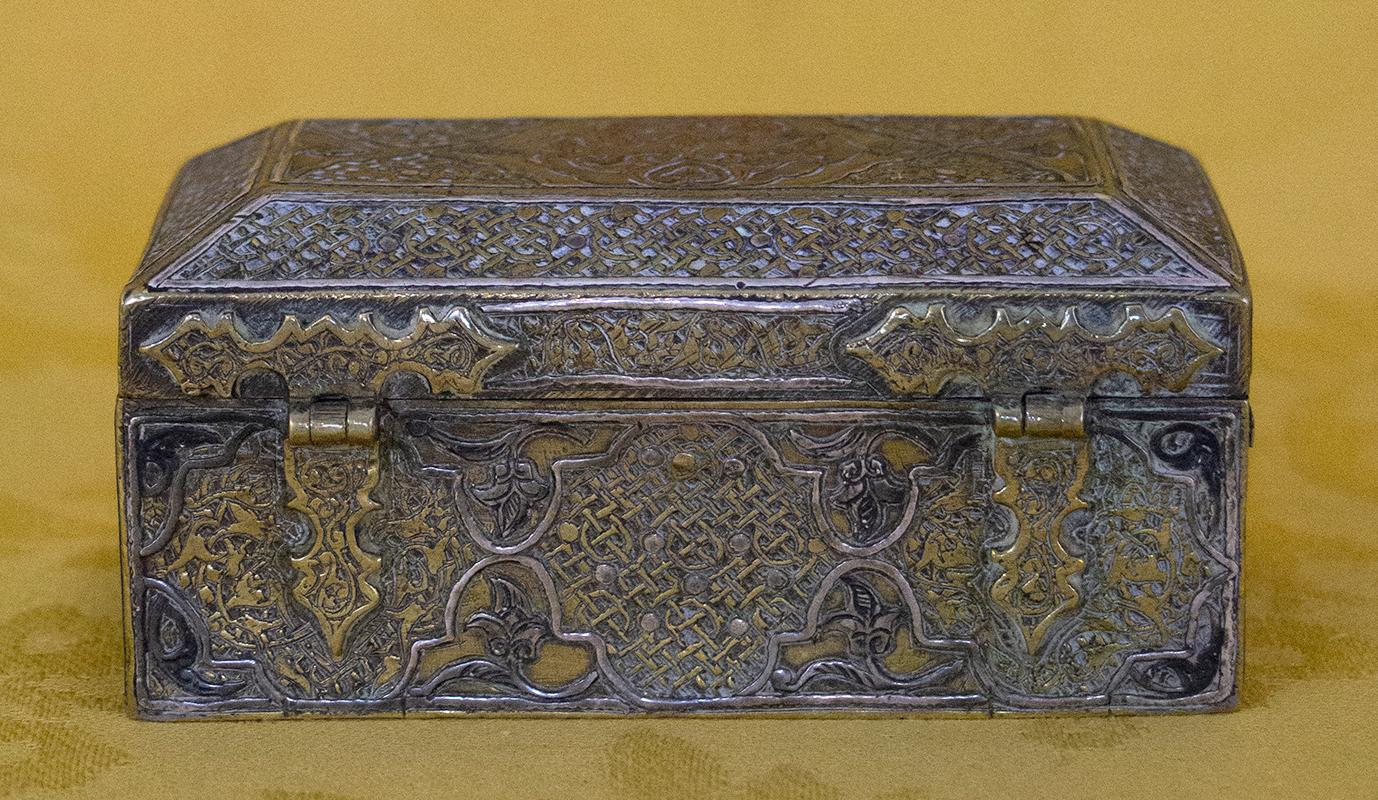 Persian Box in Brass and Silver with Calligraphy, circa 1800 In Good Condition In Beuzevillette, FR