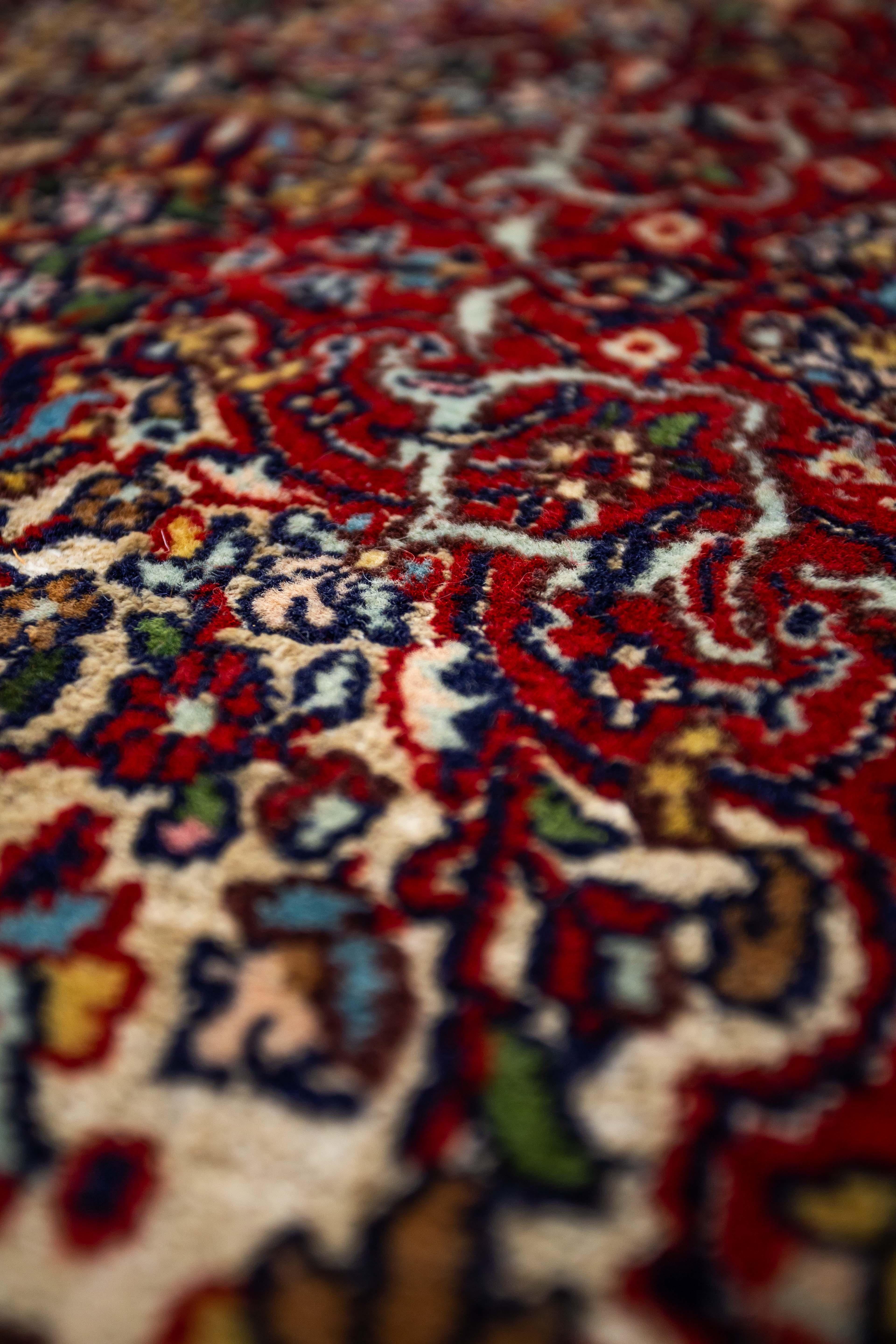 Persian carpet Ghoum silk with wool 173 X 95 cm In Good Condition For Sale In STRAČOV, CZ