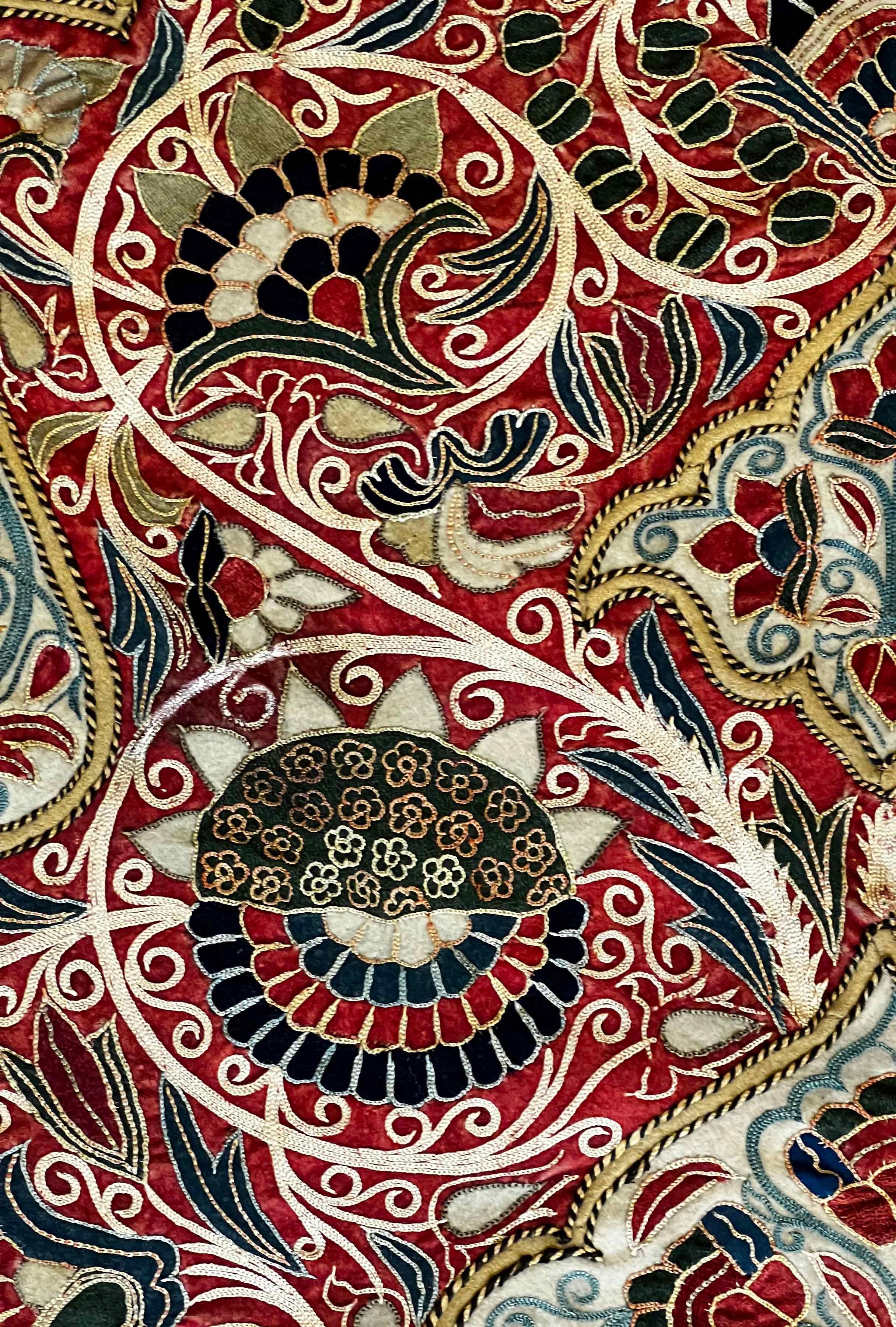 Persian Decorative Fabric of 19th century  (RESHT) Rashtidouzi - N°1215 For Sale 3