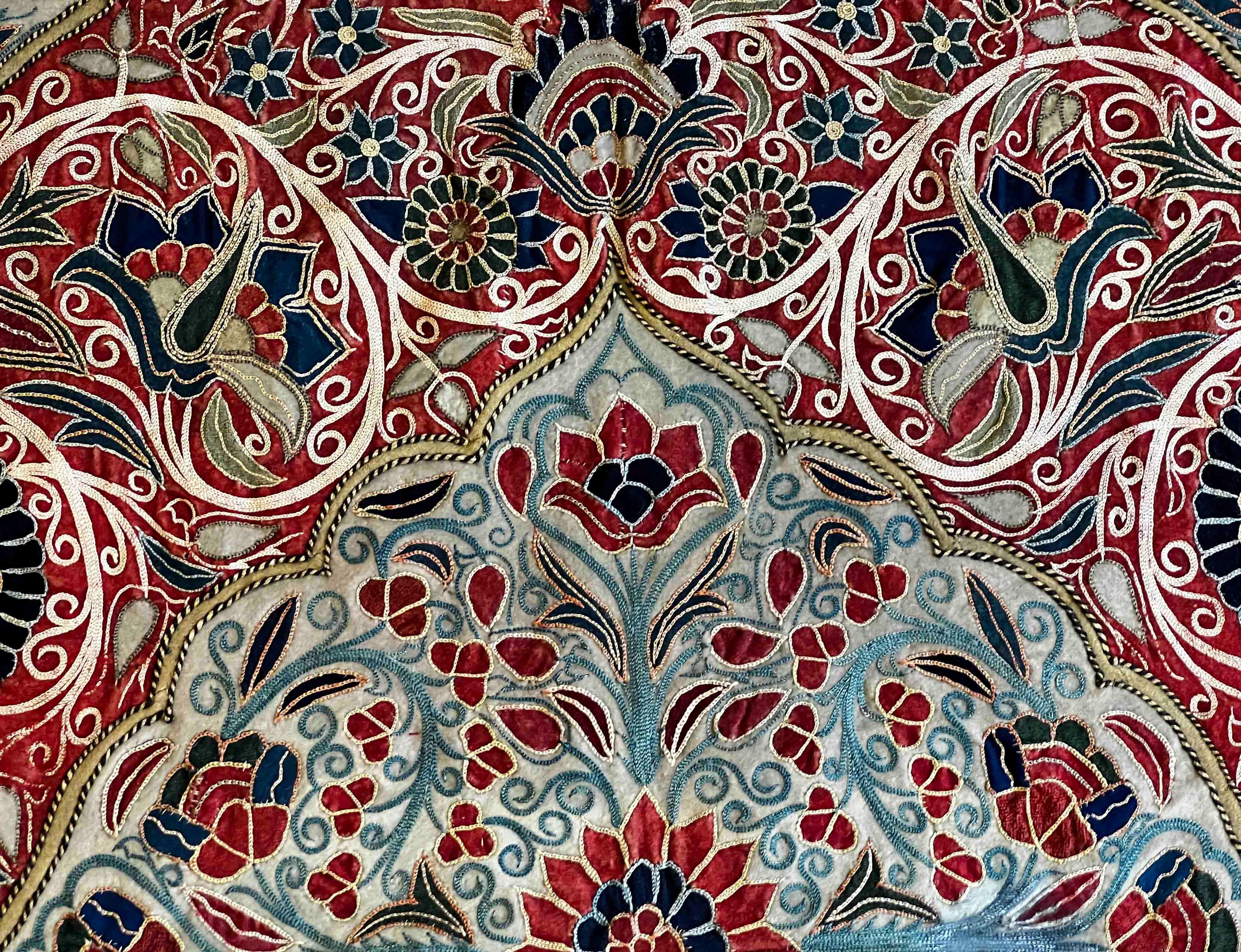 Persian Decorative Fabric of 19th century  (RESHT) Rashtidouzi - N°1215 For Sale 5
