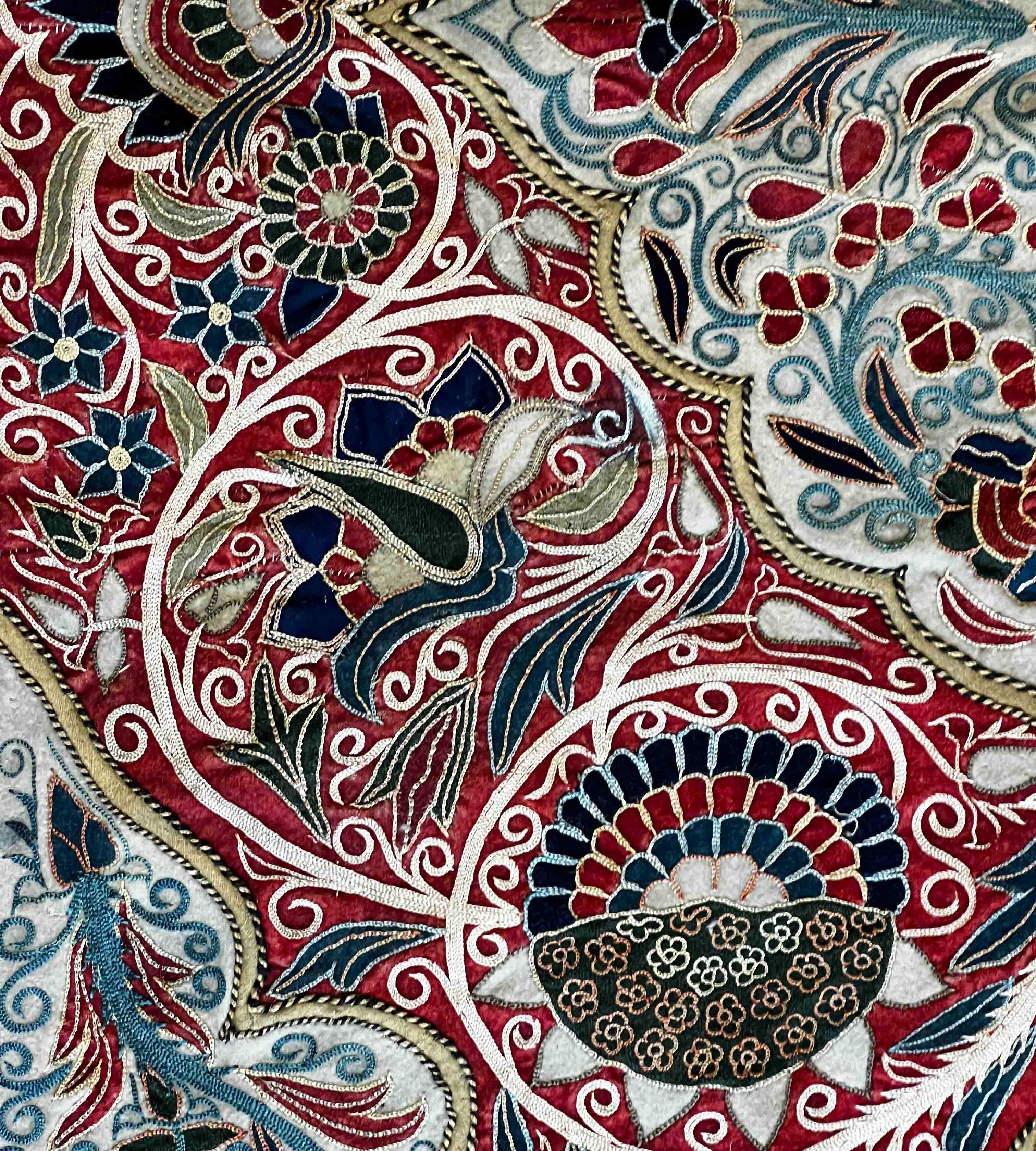 Persian Decorative Fabric of 19th century  (RESHT) Rashtidouzi - N°1215 For Sale 6