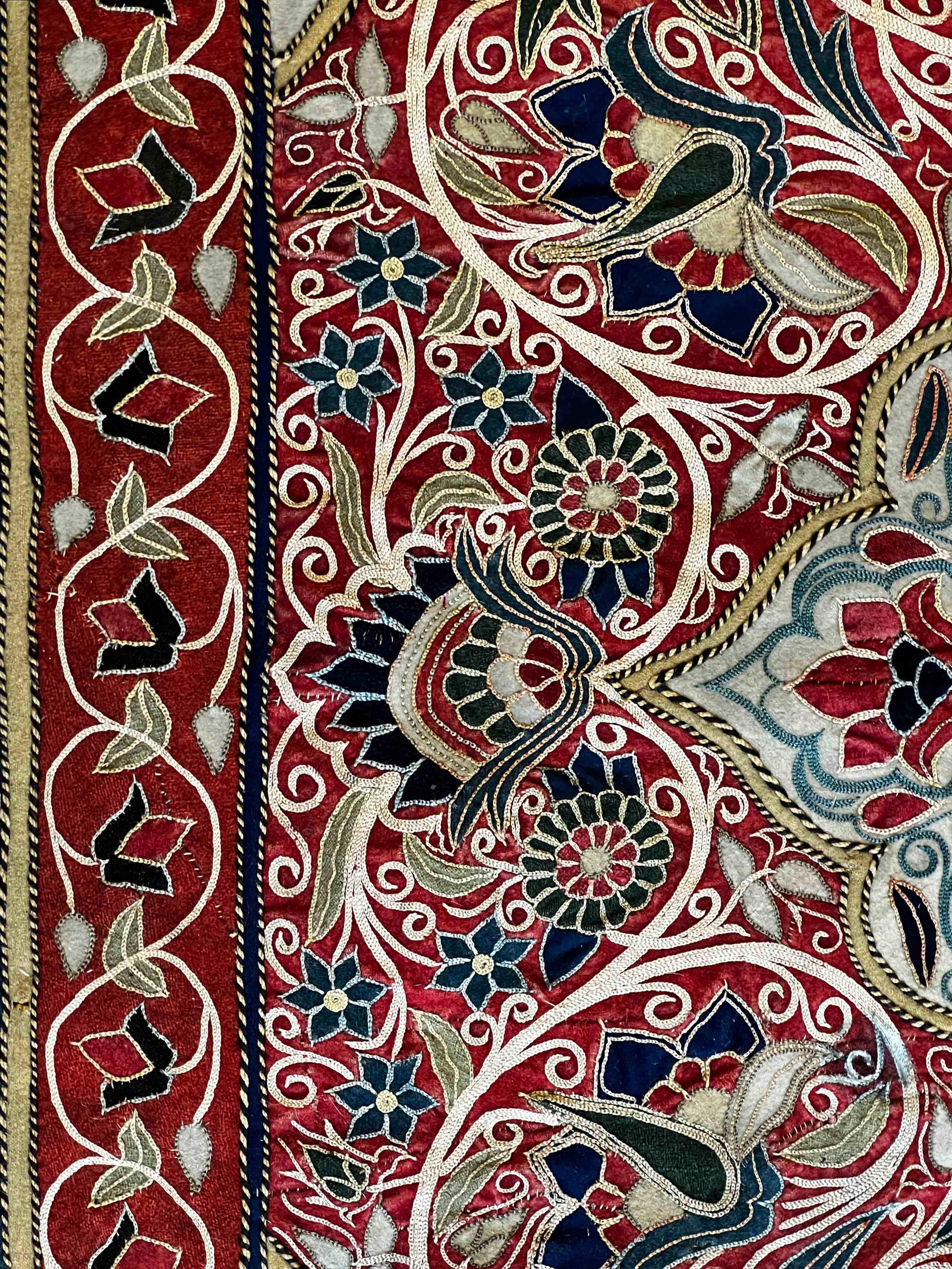 Persian Decorative Fabric of 19th century  (RESHT) Rashtidouzi - N°1215 For Sale 2