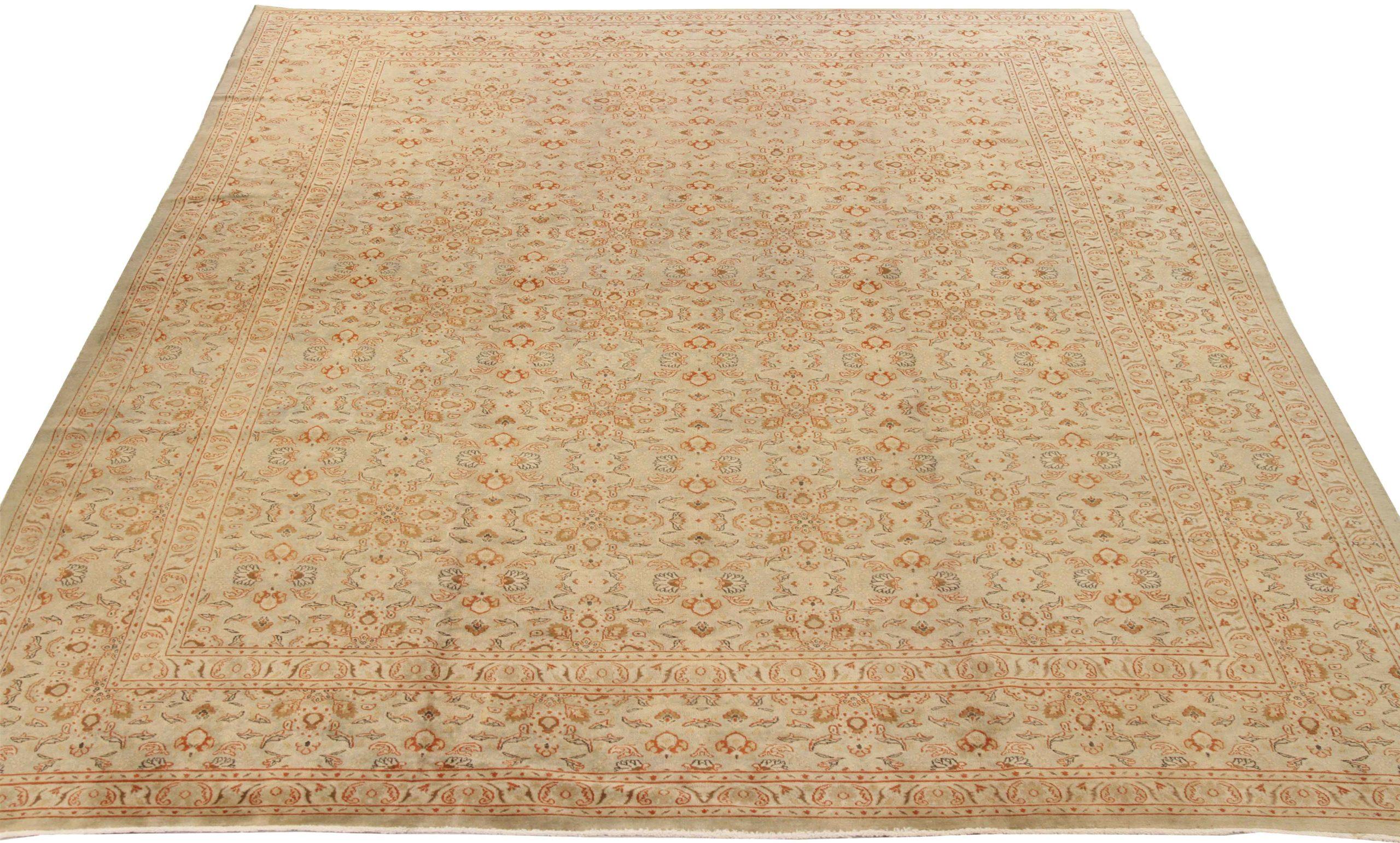 Scopri l'eleganza dei tappeti persiani Dorokhsh con caratteristiche di area CIRCA del 1880. Progettato con una meticolosa attenzione ai dettagli, questo design esclusivo è perfetto per valorizzare il tuo spazio.