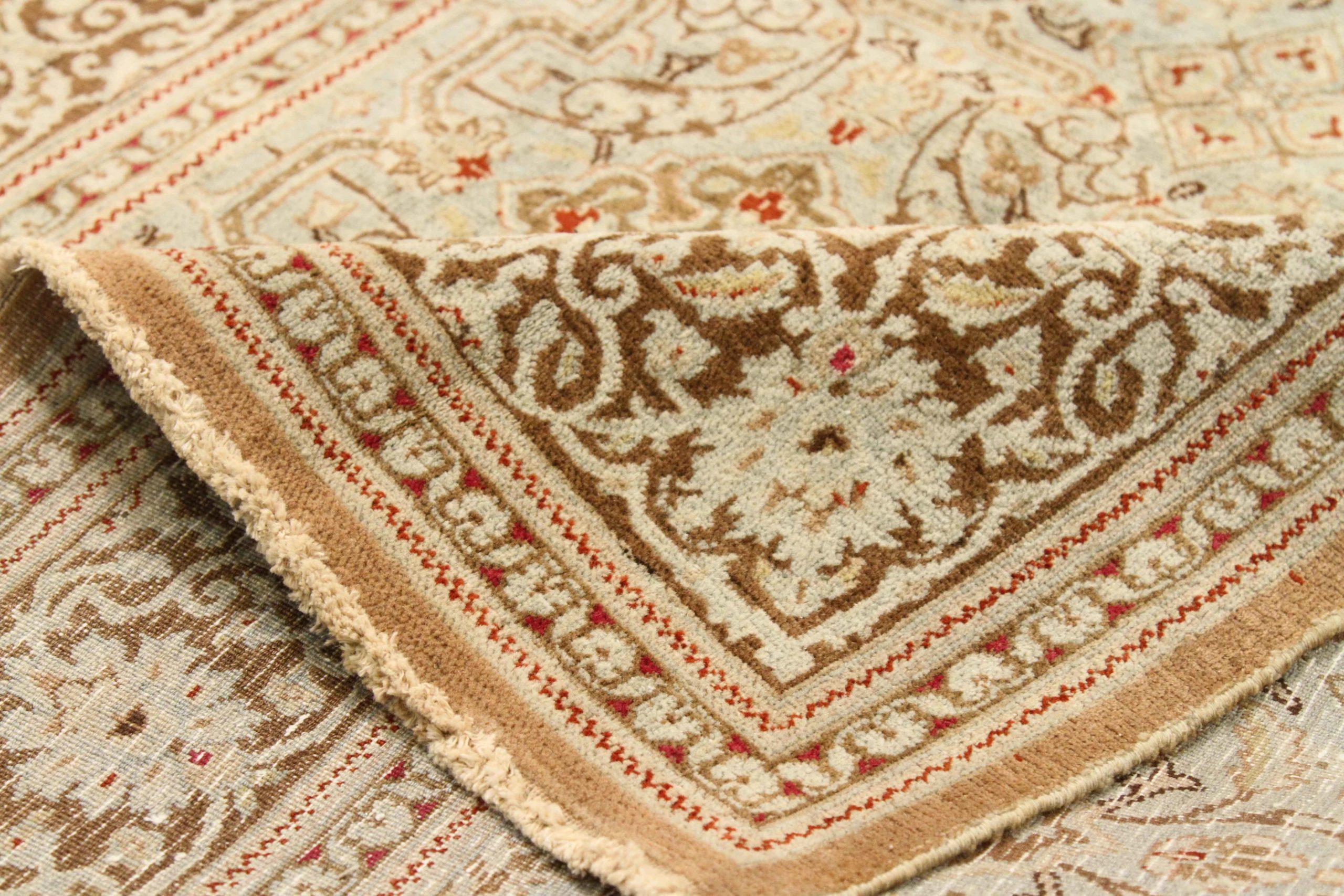 Asiatique Petit tapis persan Dorokhsh Circa 1940 - Laine Brown Ivory Design - 75699 en vente