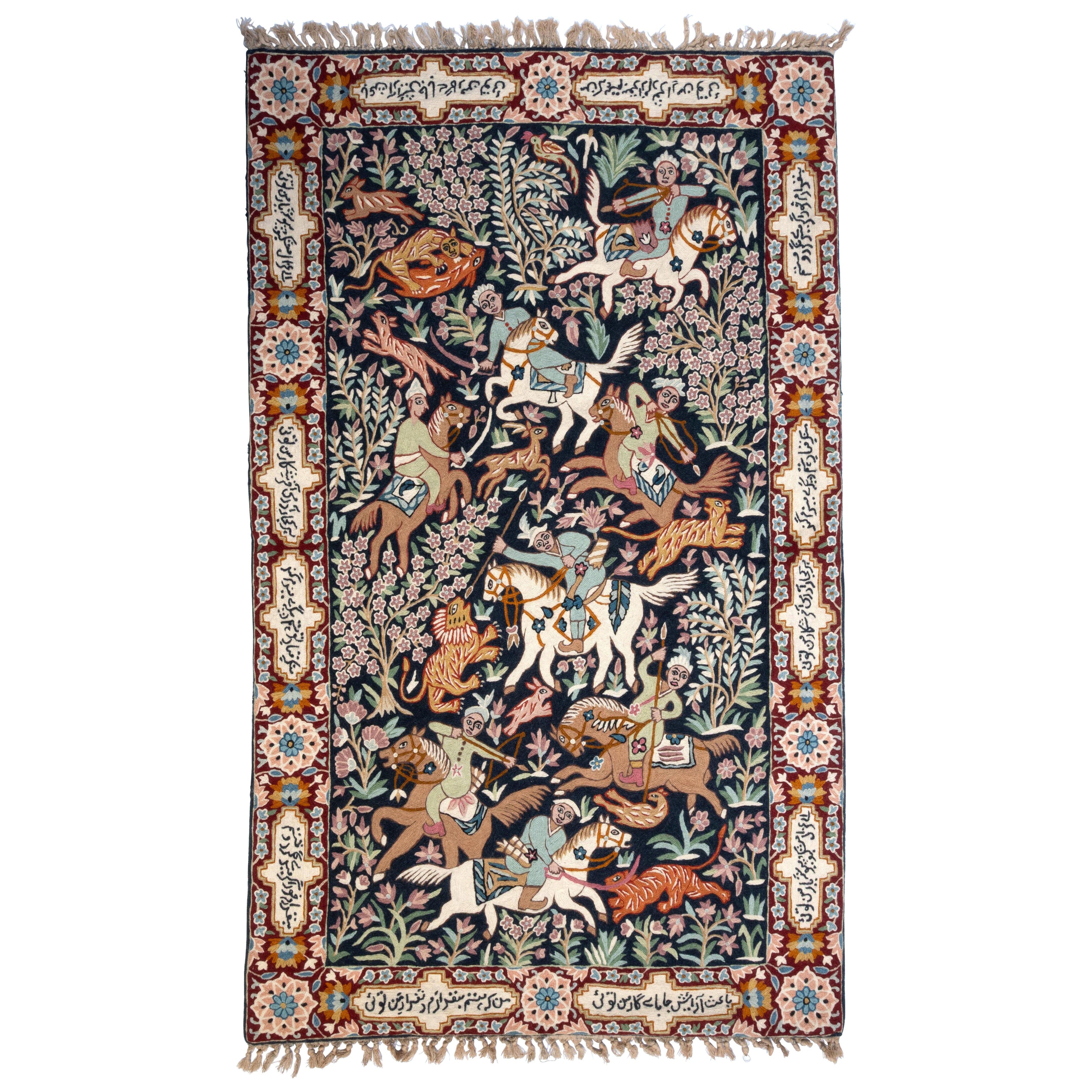Persischer gestickter Wandbehang mit Jagdszene und kalligraphischer Bordüre C.1950