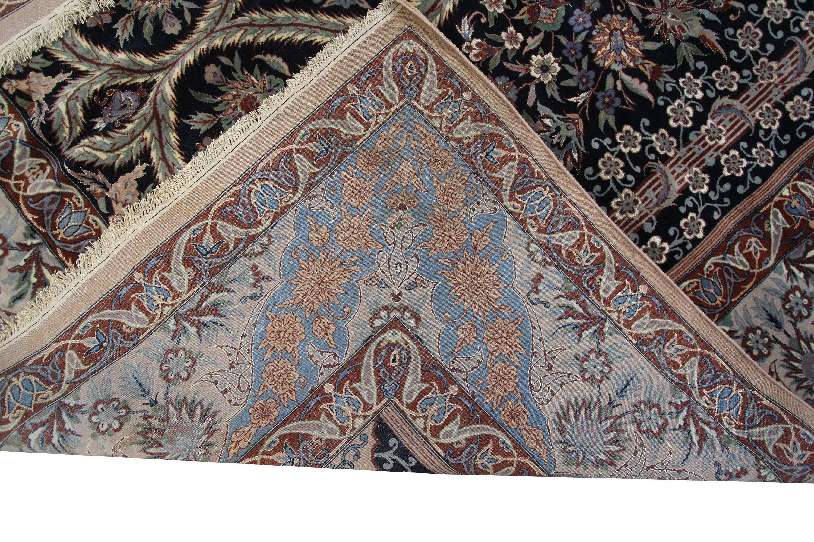 Persian Esfahan Rug Wool & Silk Persian Rug Silk Foundation Black Handmade For Sale 5