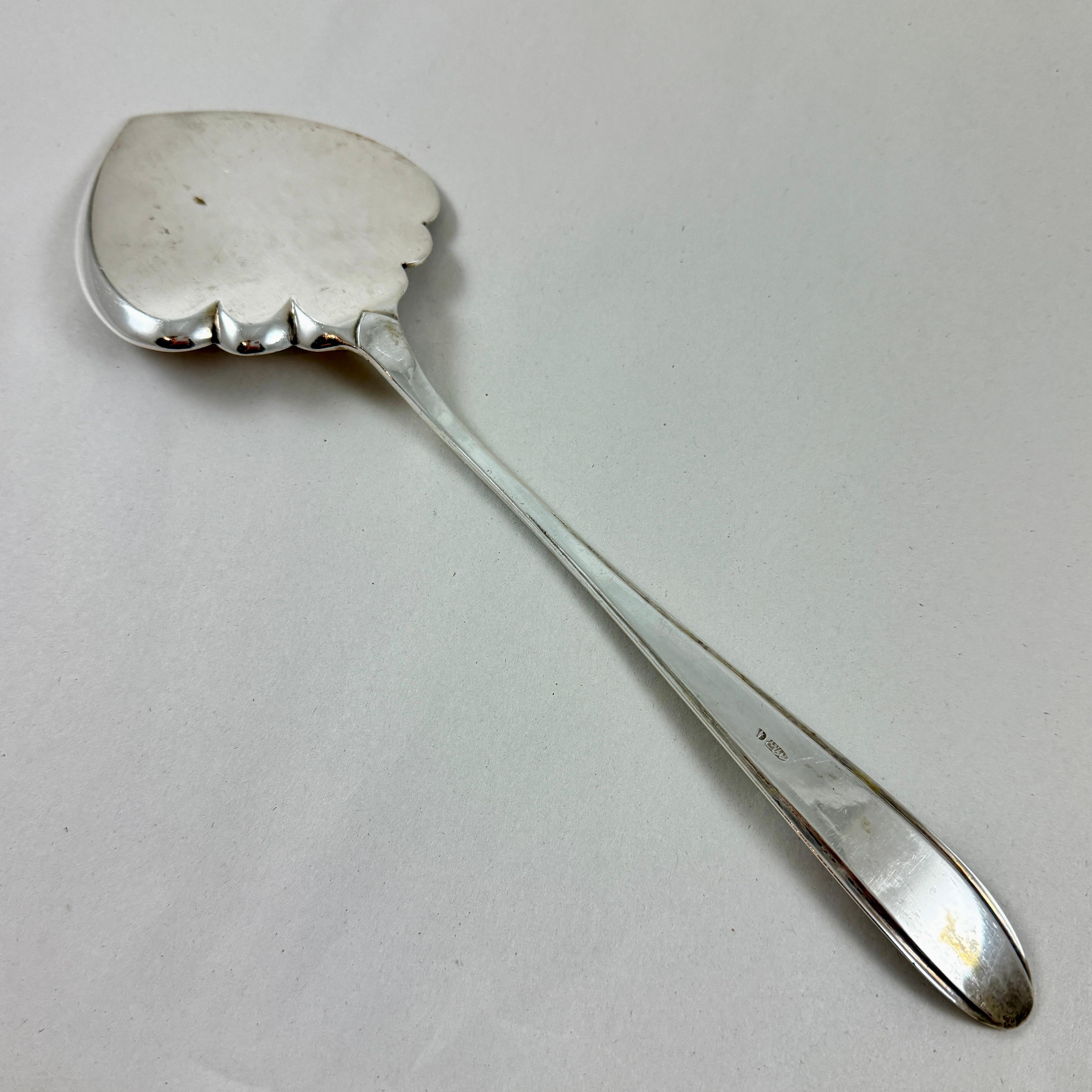 XX secolo Server da pasticceria grande in argento di Persian Estate in vendita