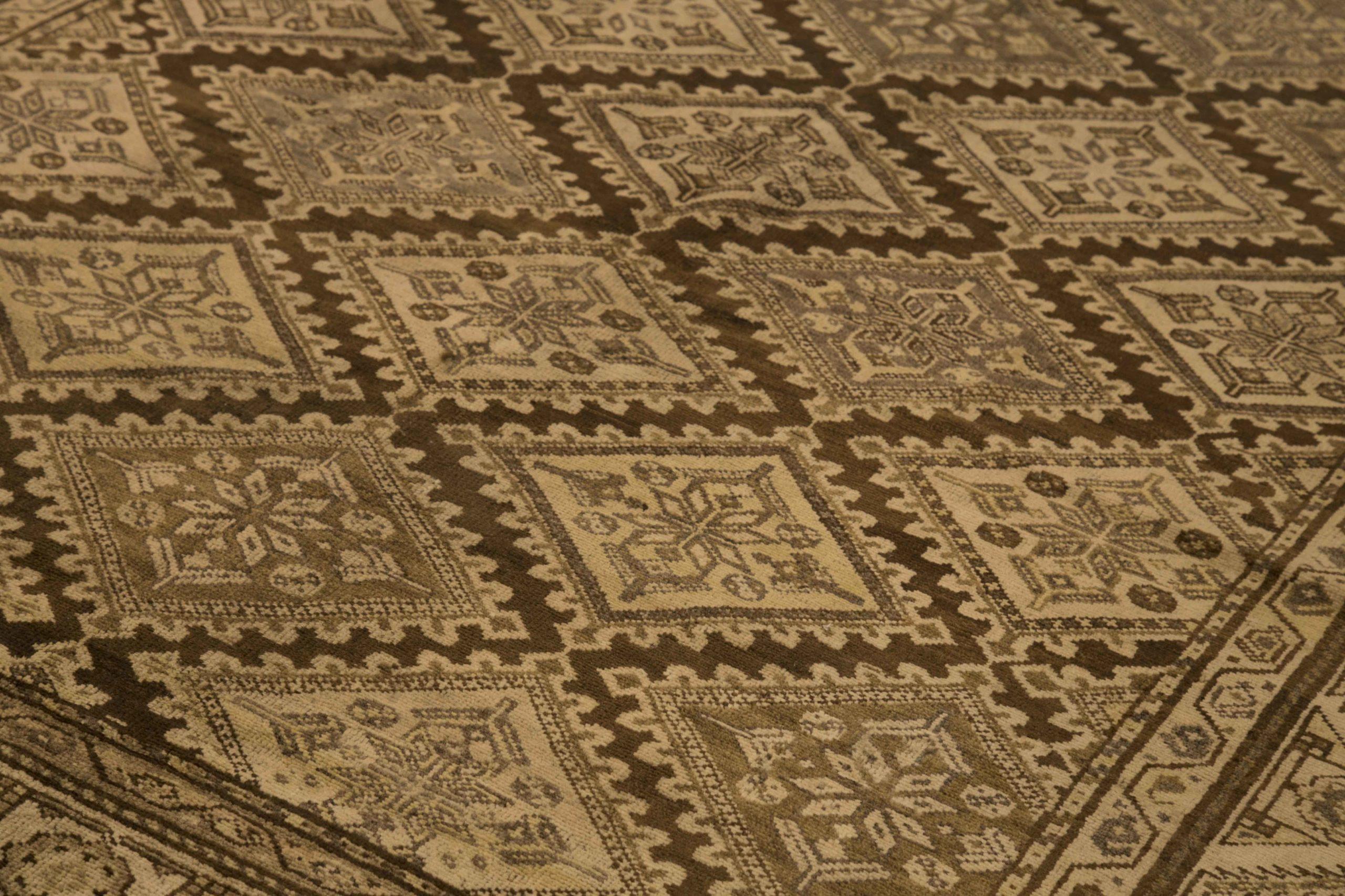Asian Persian Farahan Area Rugs - 52088 For Sale