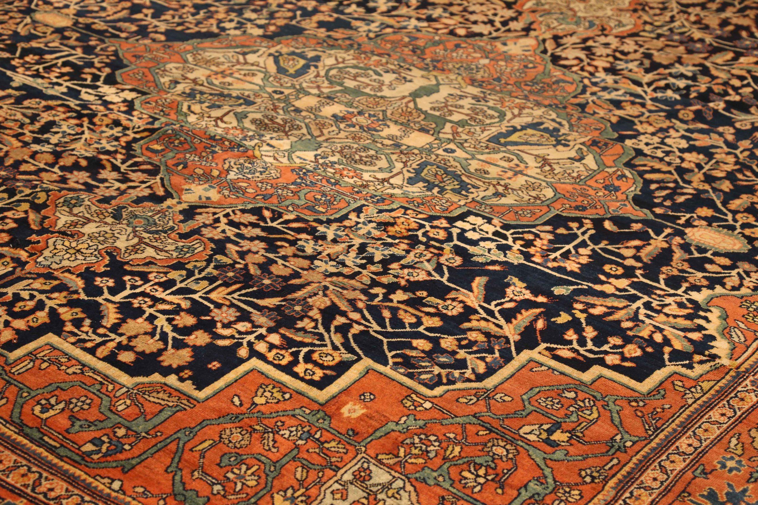 Asiatico Tappeti persiani Farahan Circa 1880 - Lana Avorio Blu Navy Rosso 73143 in vendita