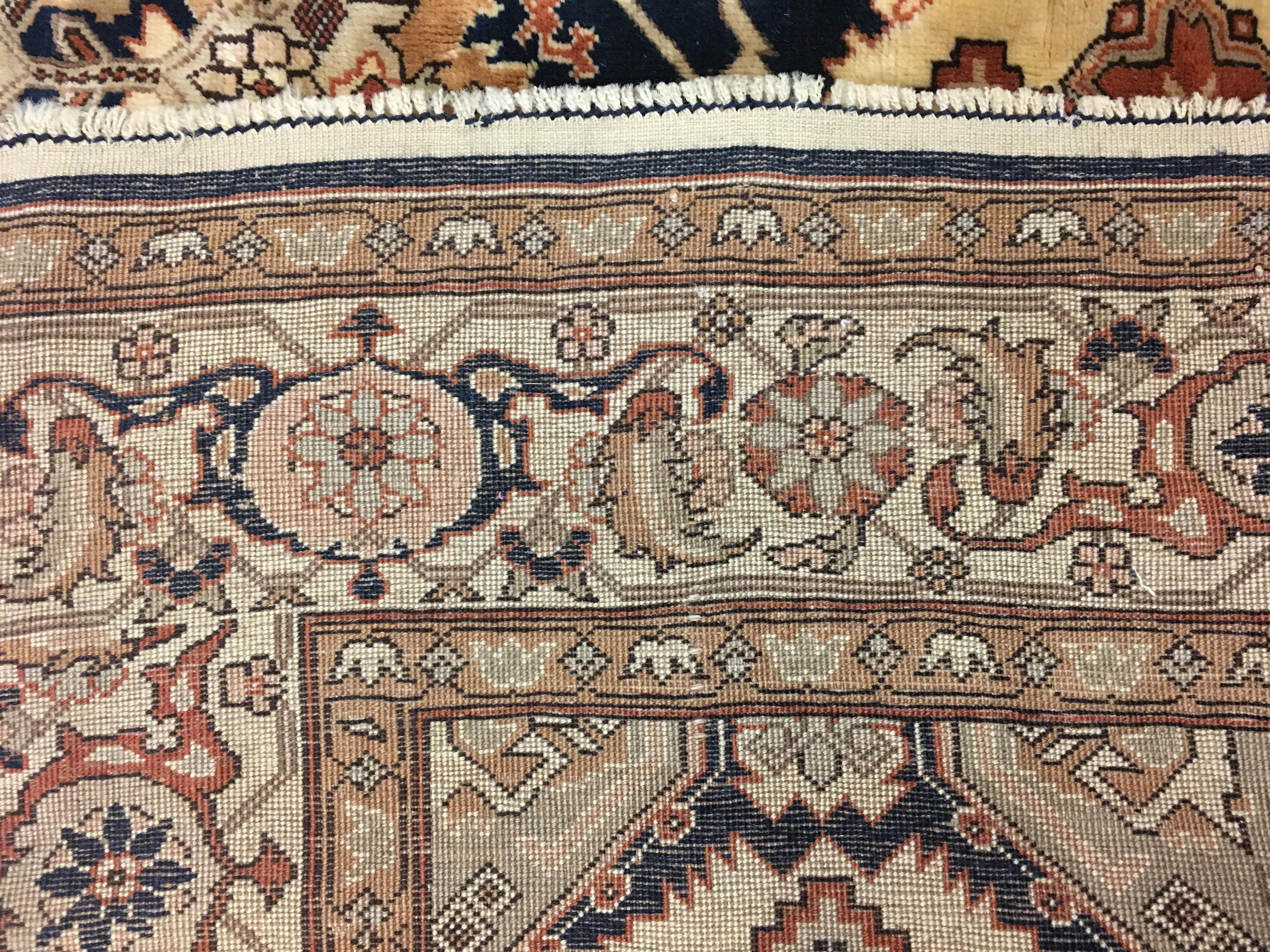 Persian Farahan Fine Hand-Knotted Wool Rug, circa 1970 For Sale 5