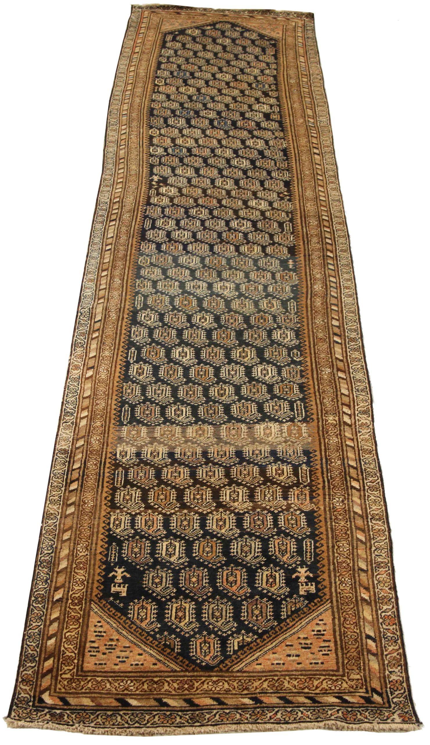 Entdecken Sie die Eleganz des persischen Farahan-Teppichs mit Läufer aus der Zeit um 1880. Dieses exklusive Design aus Wolle und Elfenbein-Marineblau eignet sich perfekt zur Verschönerung Ihres Raums.