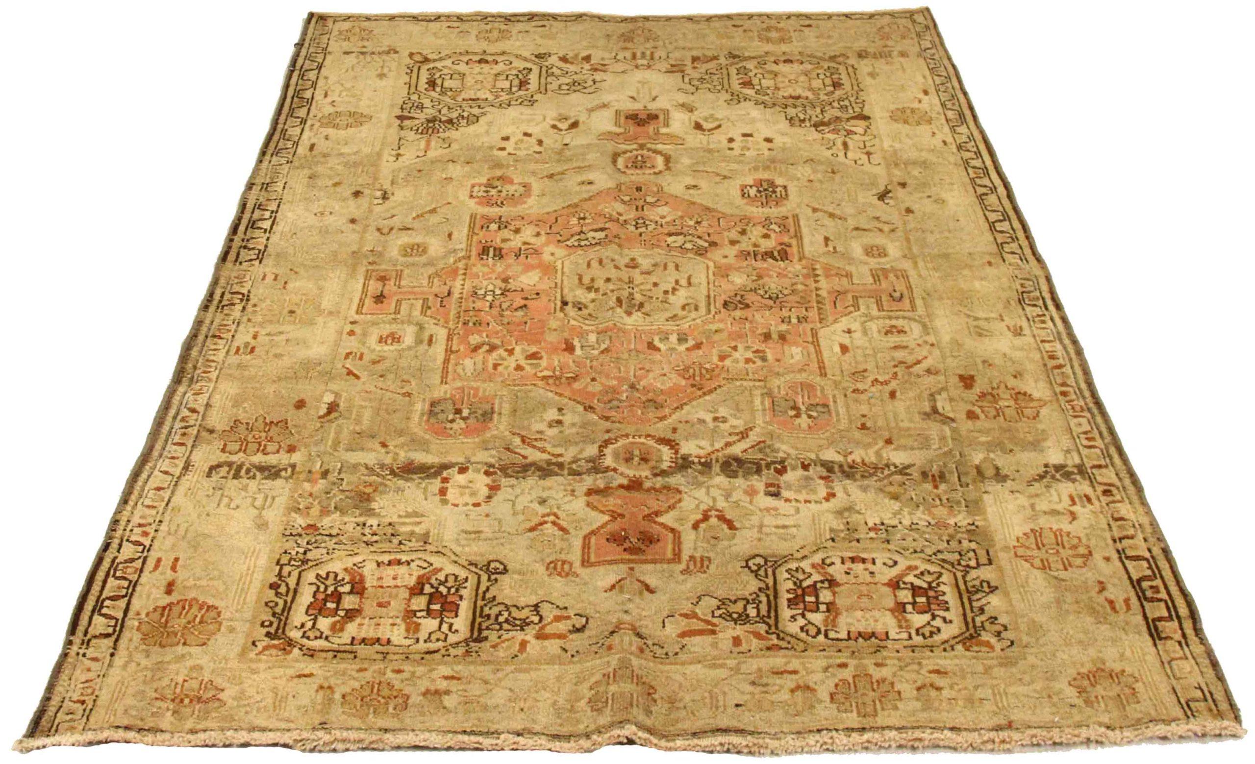 Descubre la elegancia de la Alfombra Persa Farahan Pequeña de Circa 1880. Diseñado con Lana y VerdeMarfilRosa, este diseño exclusivo es perfecto para realzar tu espacio.
