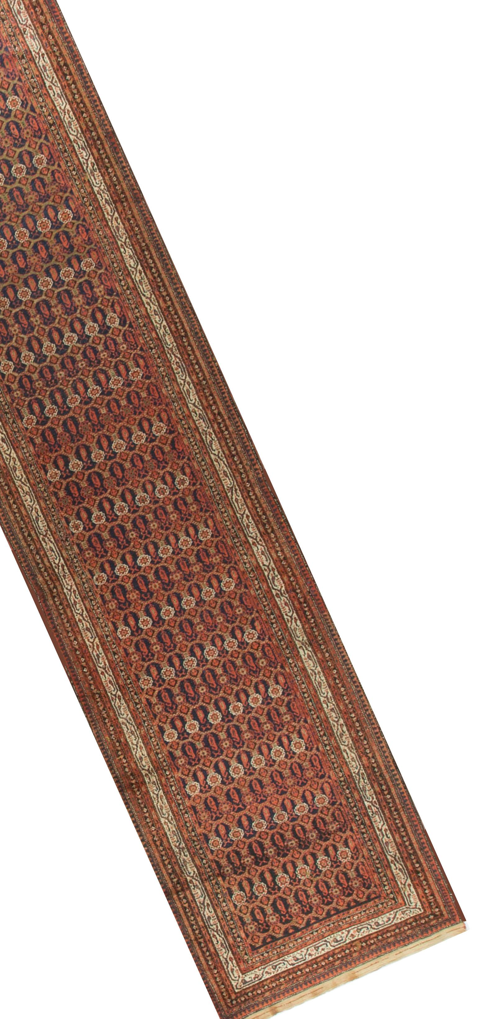 Persian Feraghan Rug Runner, circa 1940 In Good Condition For Sale In Secaucus, NJ