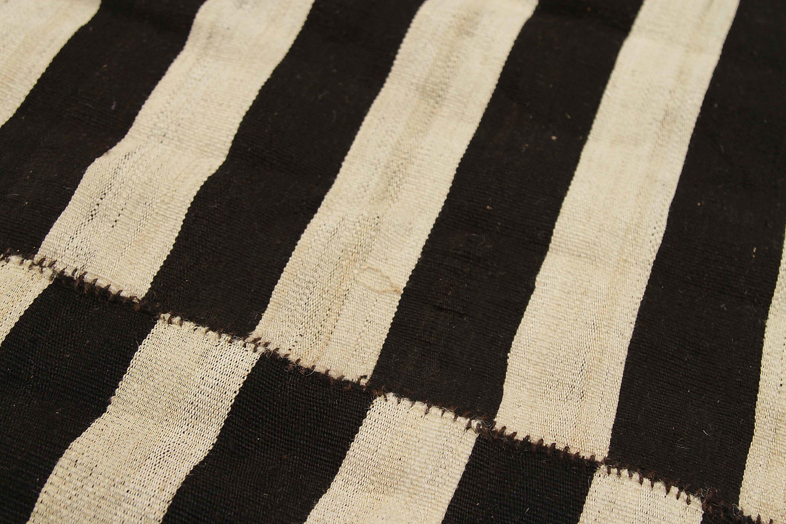 Persian Flat Weave Runner Rug Circa 1990 - 67082 (Asiatisch) im Angebot