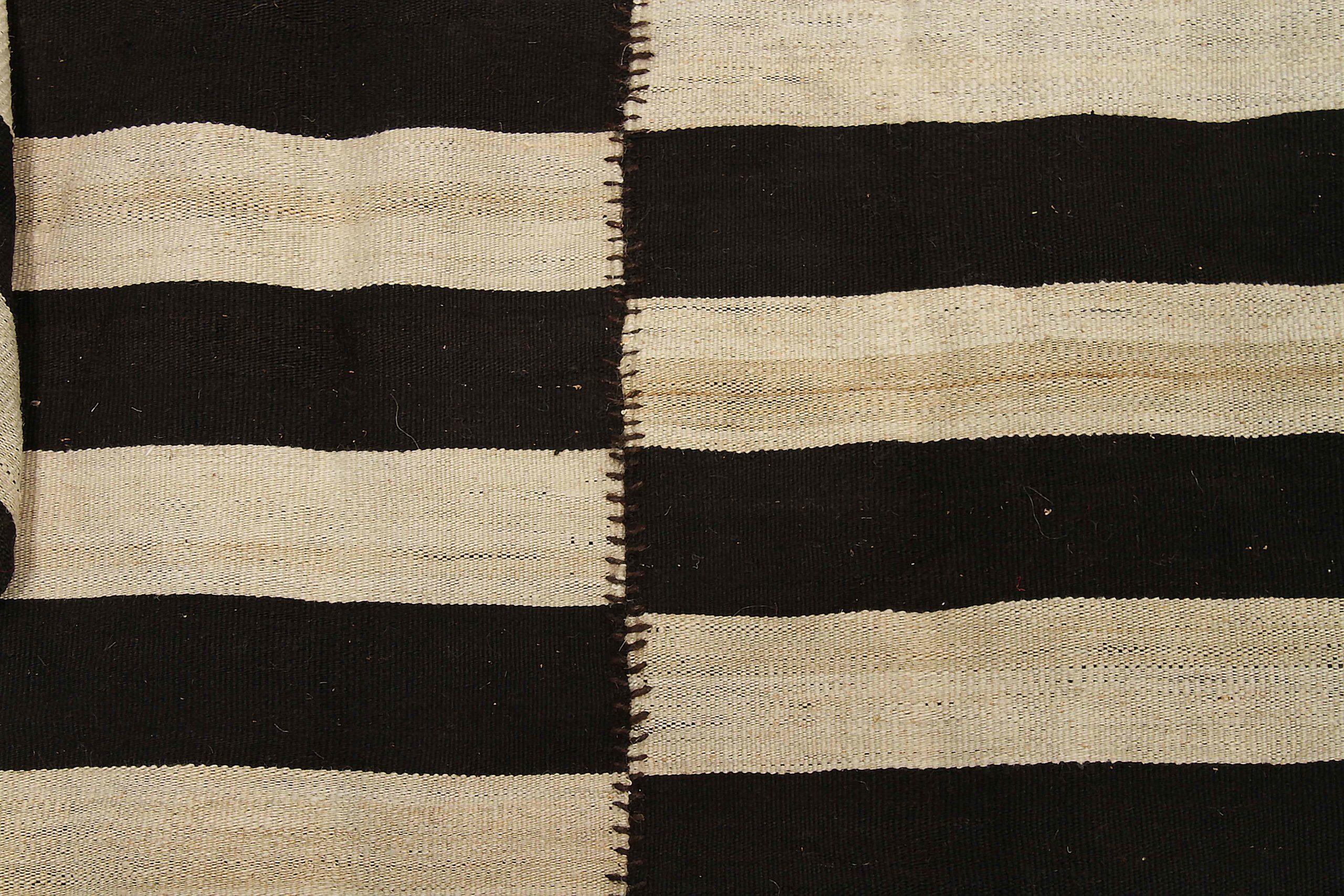 Persian Flat Weave Runner Rug Circa 1990 - 67082 im Zustand „Hervorragend“ im Angebot in Dallas, TX