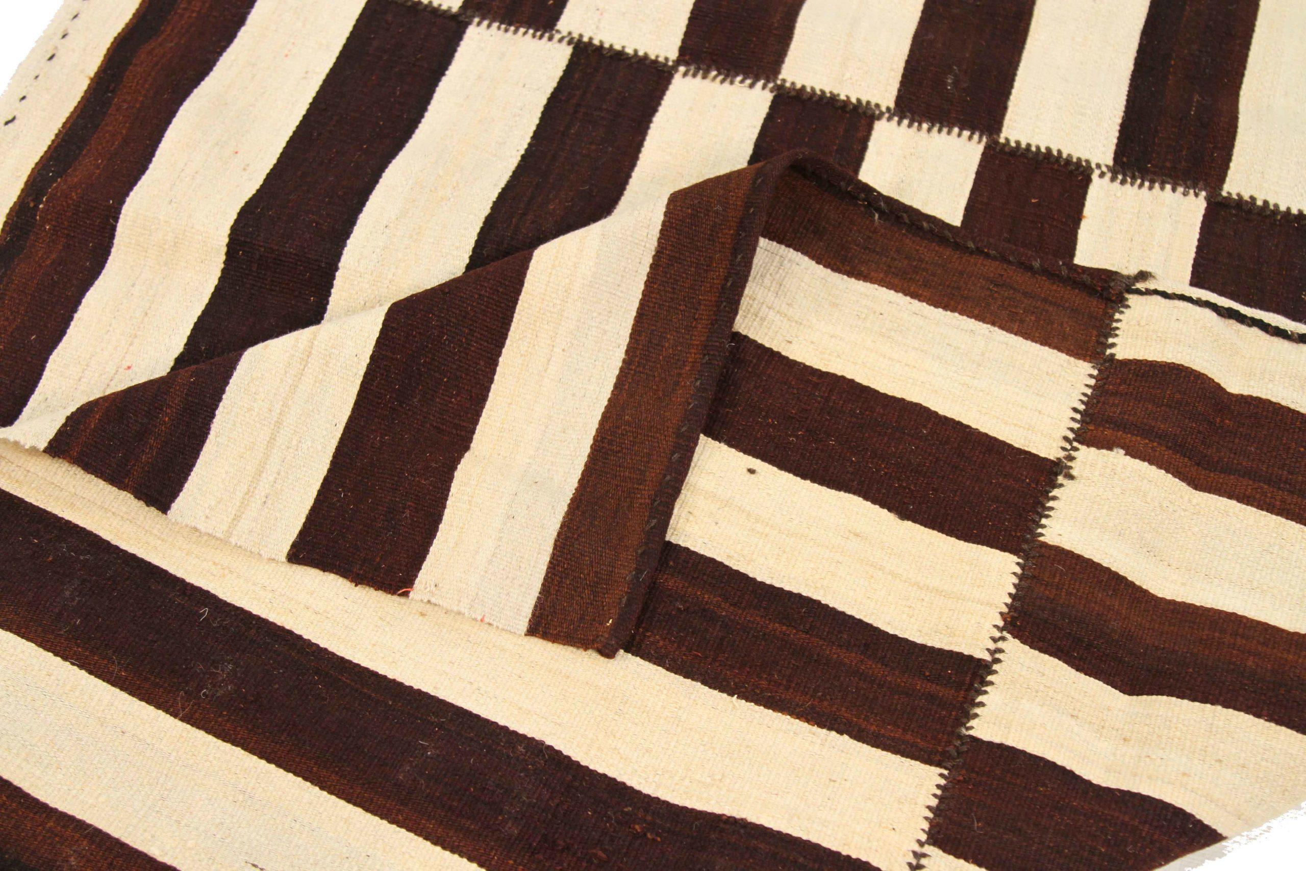 Persian Flat Weave Runner Rug Circa 1990 - 67083 im Zustand „Hervorragend“ im Angebot in Dallas, TX
