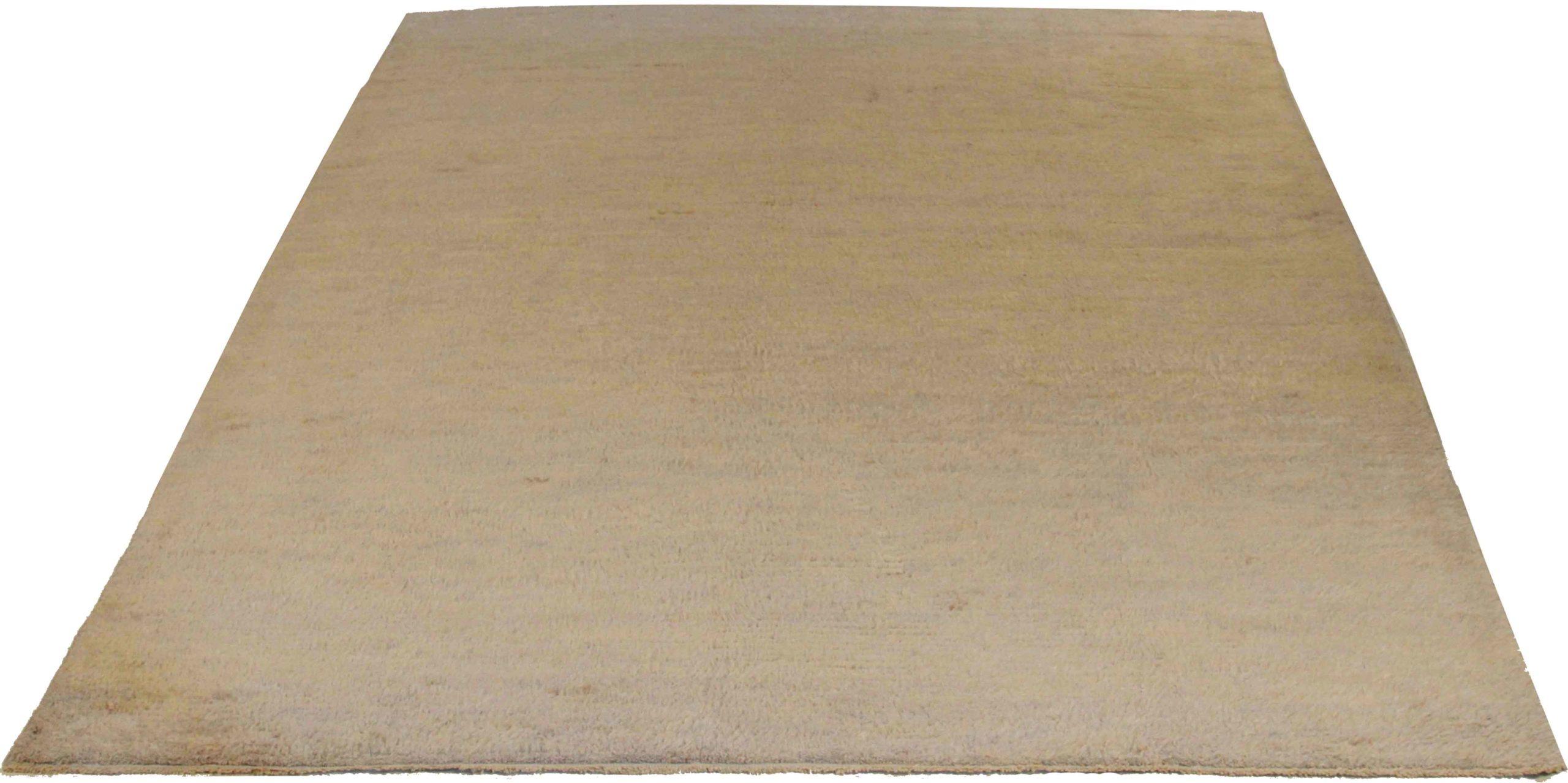 Scopri l'eleganza del Gabbeh persiano con i tappeti d'area CIRCA del 1990. Progettato con una meticolosa attenzione ai dettagli, questo design esclusivo è perfetto per valorizzare il tuo spazio.