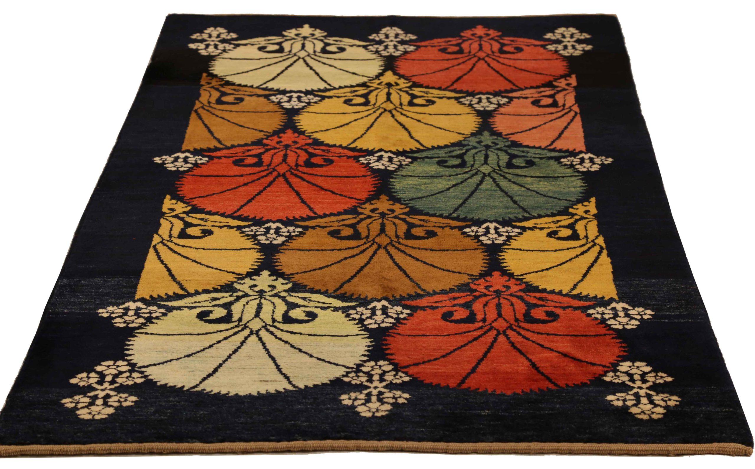 Entdecken Sie die Eleganz des persischen Gabbeh mit seinen Teppichen. Dieses exklusive Design, das mit viel Liebe zum Detail entworfen wurde, ist perfekt, um Ihren Raum zu verschönern.