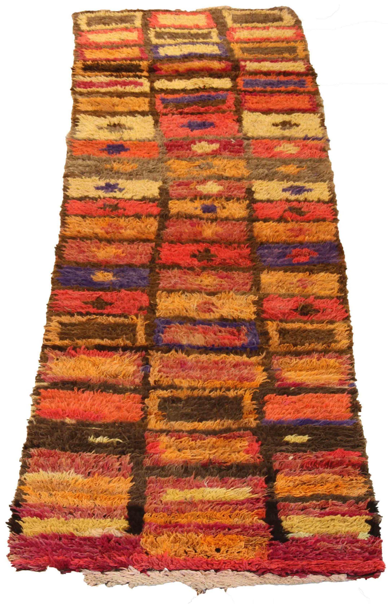 Scopri l'eleganza del Gabbeh persiano, caratterizzato da una splendida lavorazione artigianale del 1880 circa. Progettato con una meticolosa attenzione ai dettagli, questo design esclusivo è perfetto per valorizzare il tuo spazio.