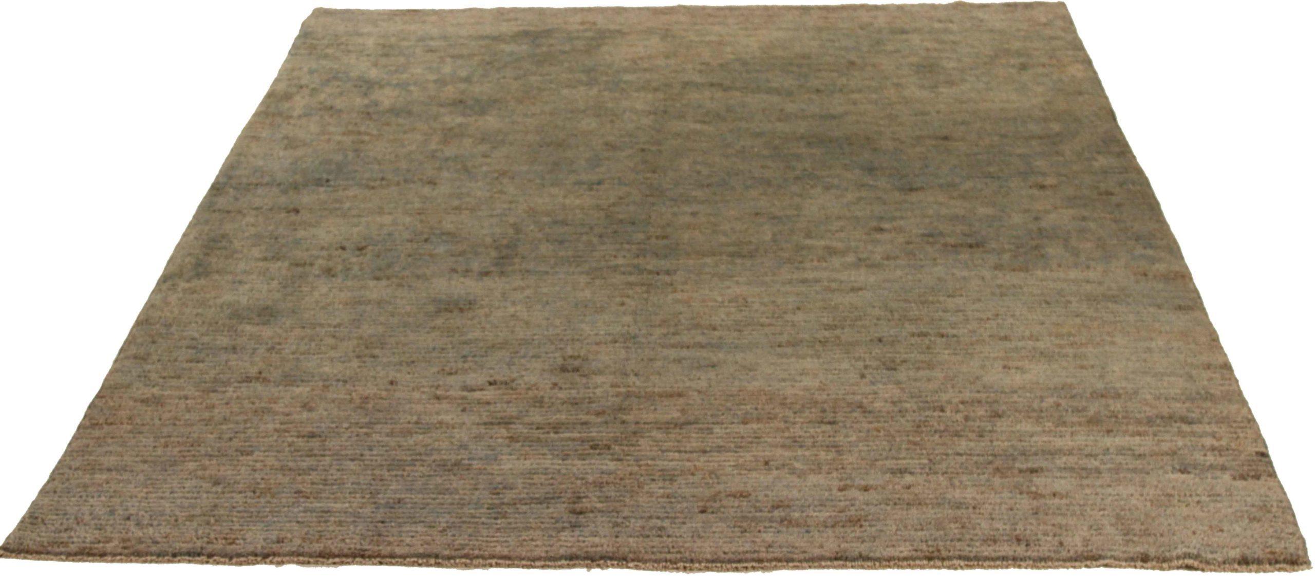 Entdecken Sie die Eleganz des persischen Gabbeh mit seiner wunderschönen Handwerkskunst aus der Zeit um 1990. Dieses exklusive Design, das mit viel Liebe zum Detail entworfen wurde, ist perfekt, um Ihren Raum zu verschönern.