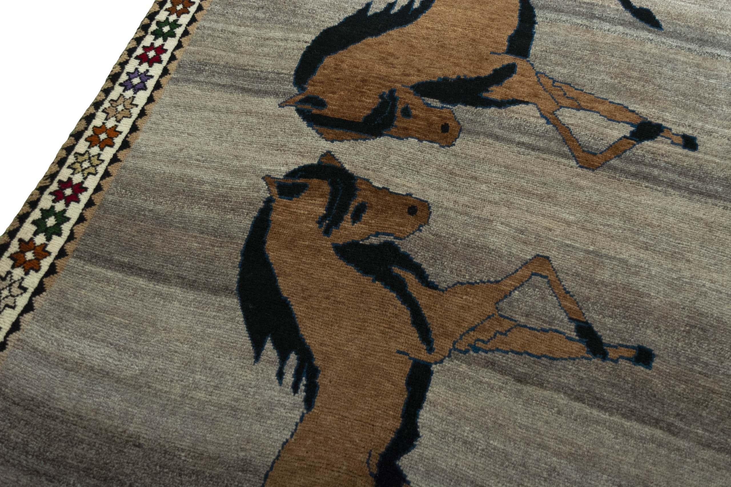 Persischer Gabbeh-Teppich (212cm x 133 cm, Pferdemotiv, grau-braun, neu) (Ende des 20. Jahrhunderts) im Angebot