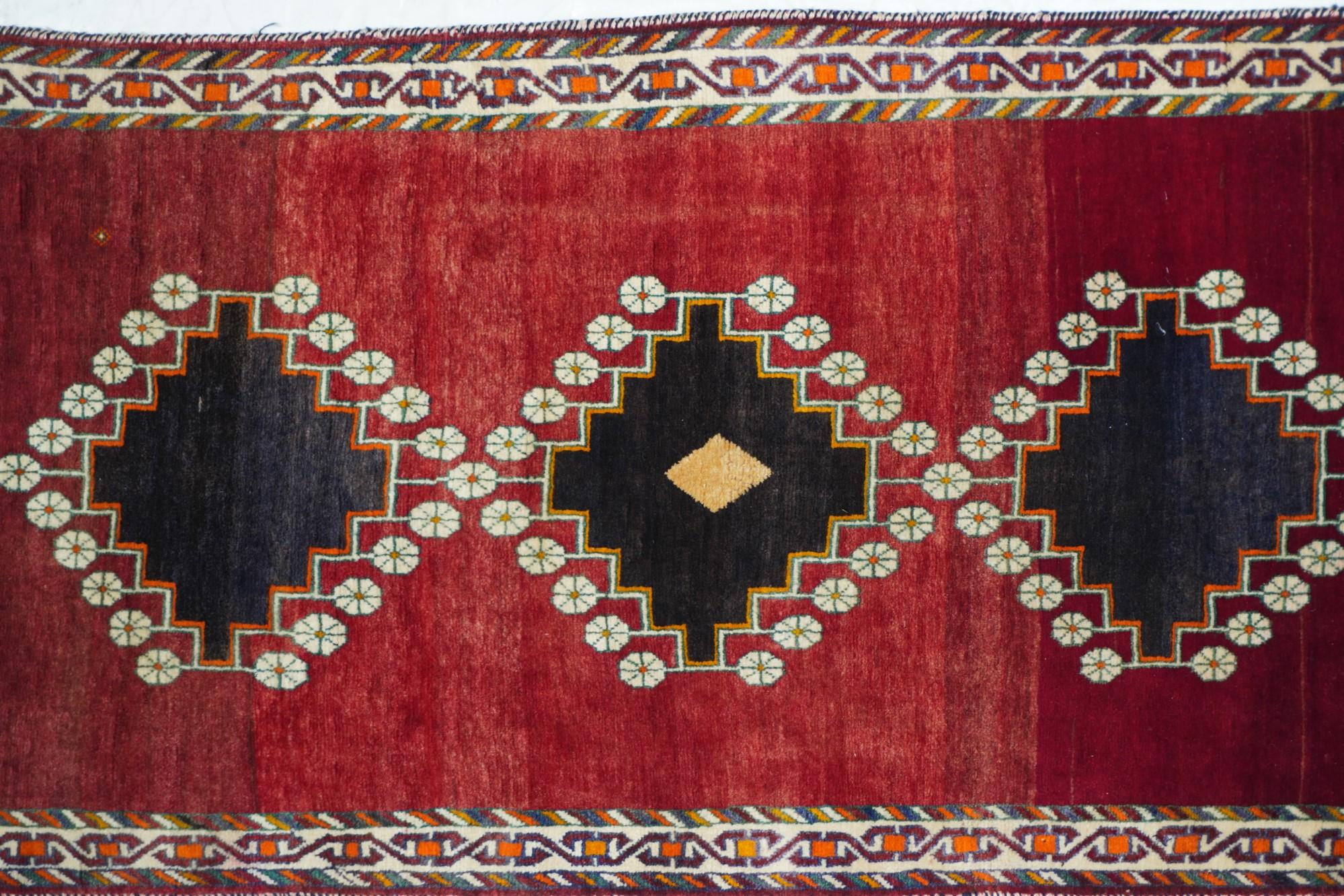 Persian Gabbeh Rug In Excellent Condition For Sale In New York, NY
