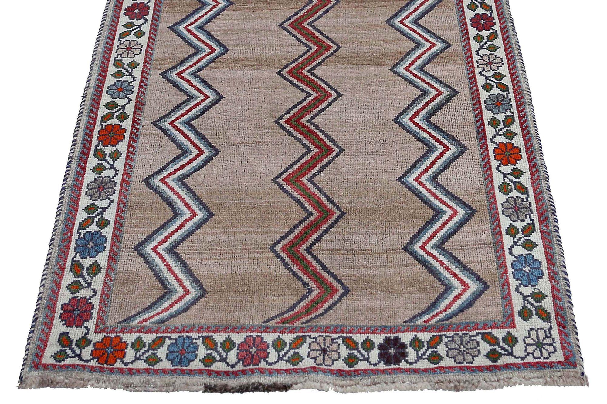 Persischer Gabbeh-Läufer aus Wolle – elfenbeinfarbenes Design – 97065 (Irakisch) im Angebot