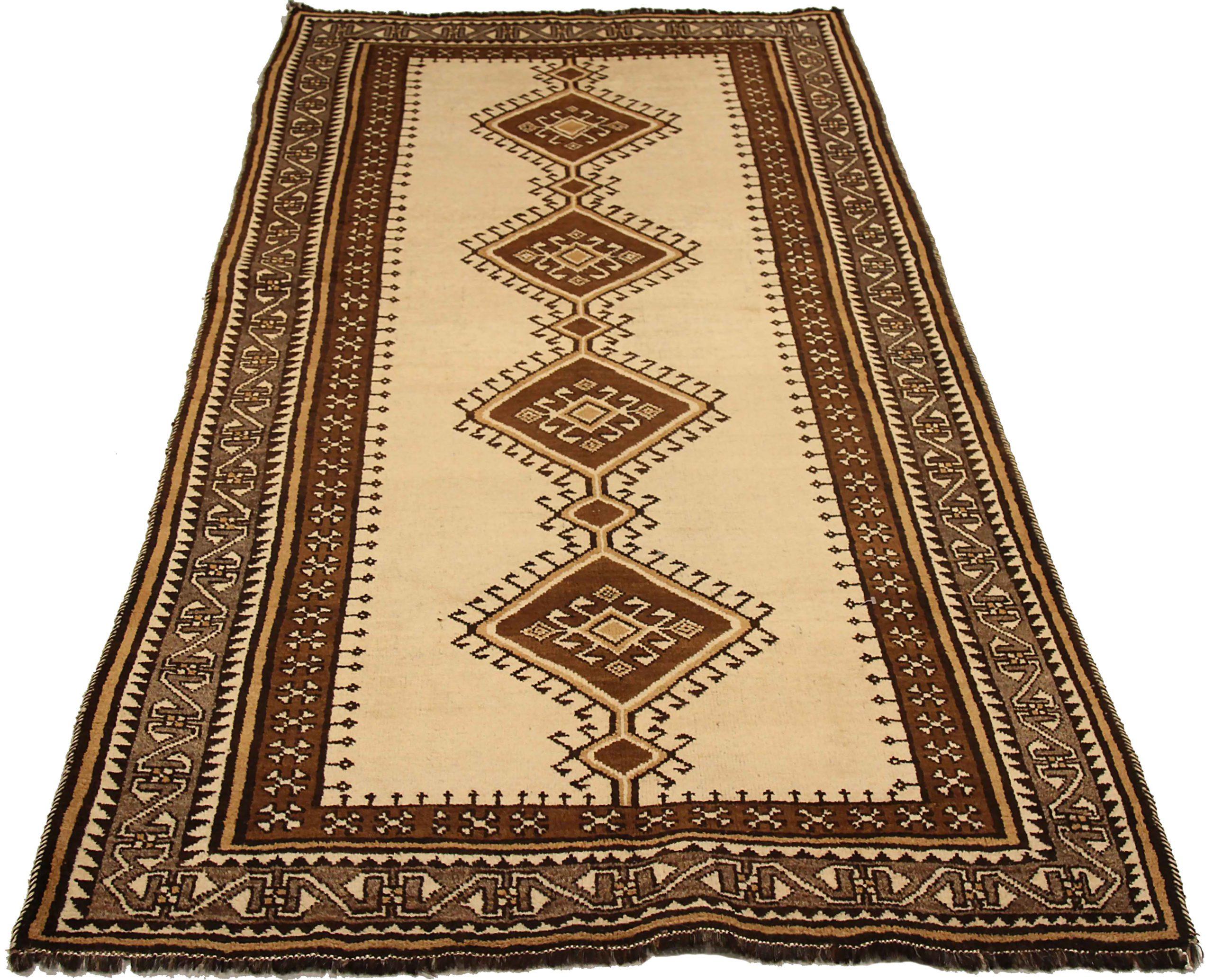 Scopri l'eleganza del tappeto persiano Gabbeh di piccole dimensioni CIRCA 1910. Progettato con lana e giallo marrone-avorio, questo design esclusivo è perfetto per valorizzare il tuo spazio.